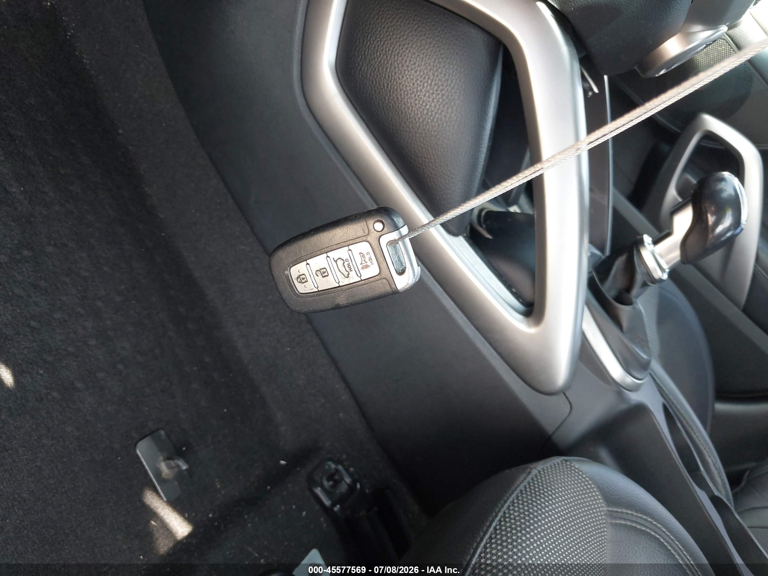 2014 Hyundai Veloster Base W/black White vin: KMHTC6AD5EU189118
