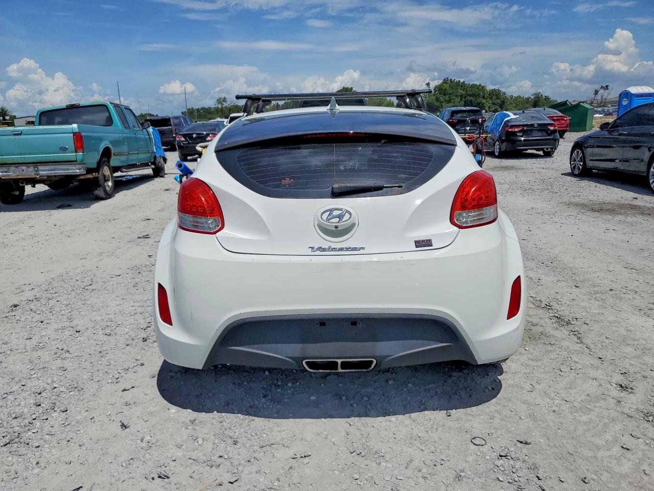 2014 Hyundai Veloster Re:flex White vin: KMHTC6AD5EU211926