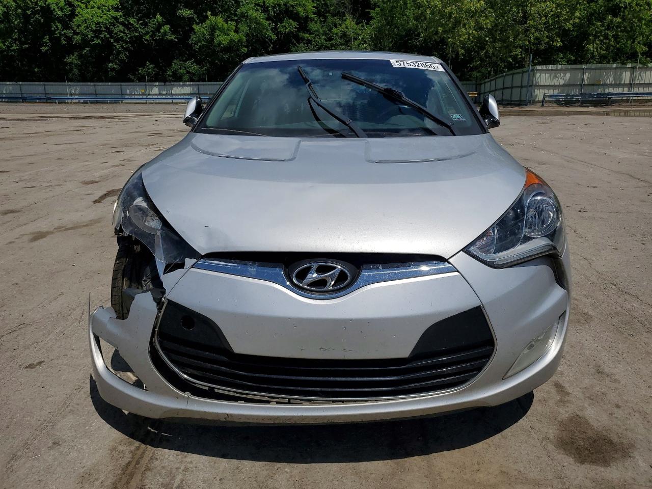2015 Hyundai Veloster Base Серебряный vin: KMHTC6AD5FU232129