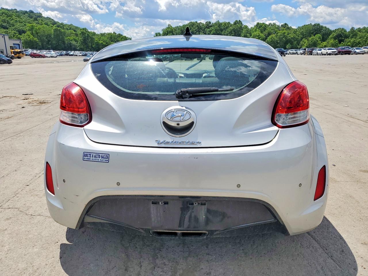 2015 Hyundai Veloster Base Серебряный vin: KMHTC6AD5FU232129