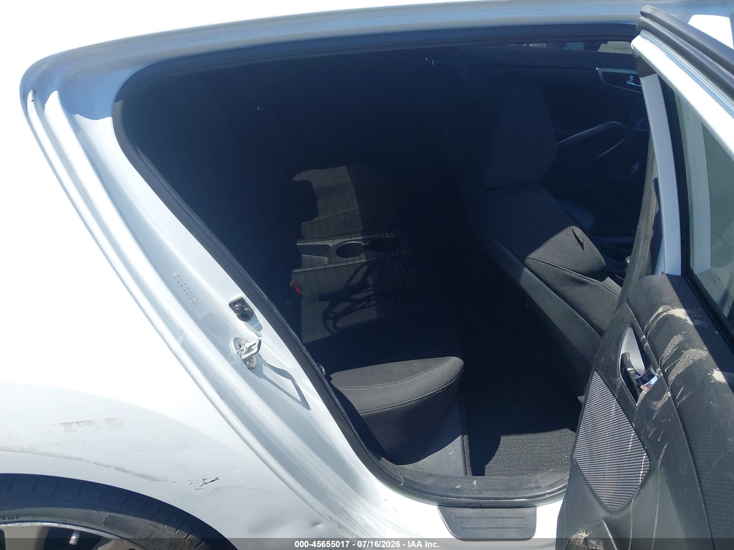 2016 Hyundai Veloster   White vin: KMHTC6AD5GU285009