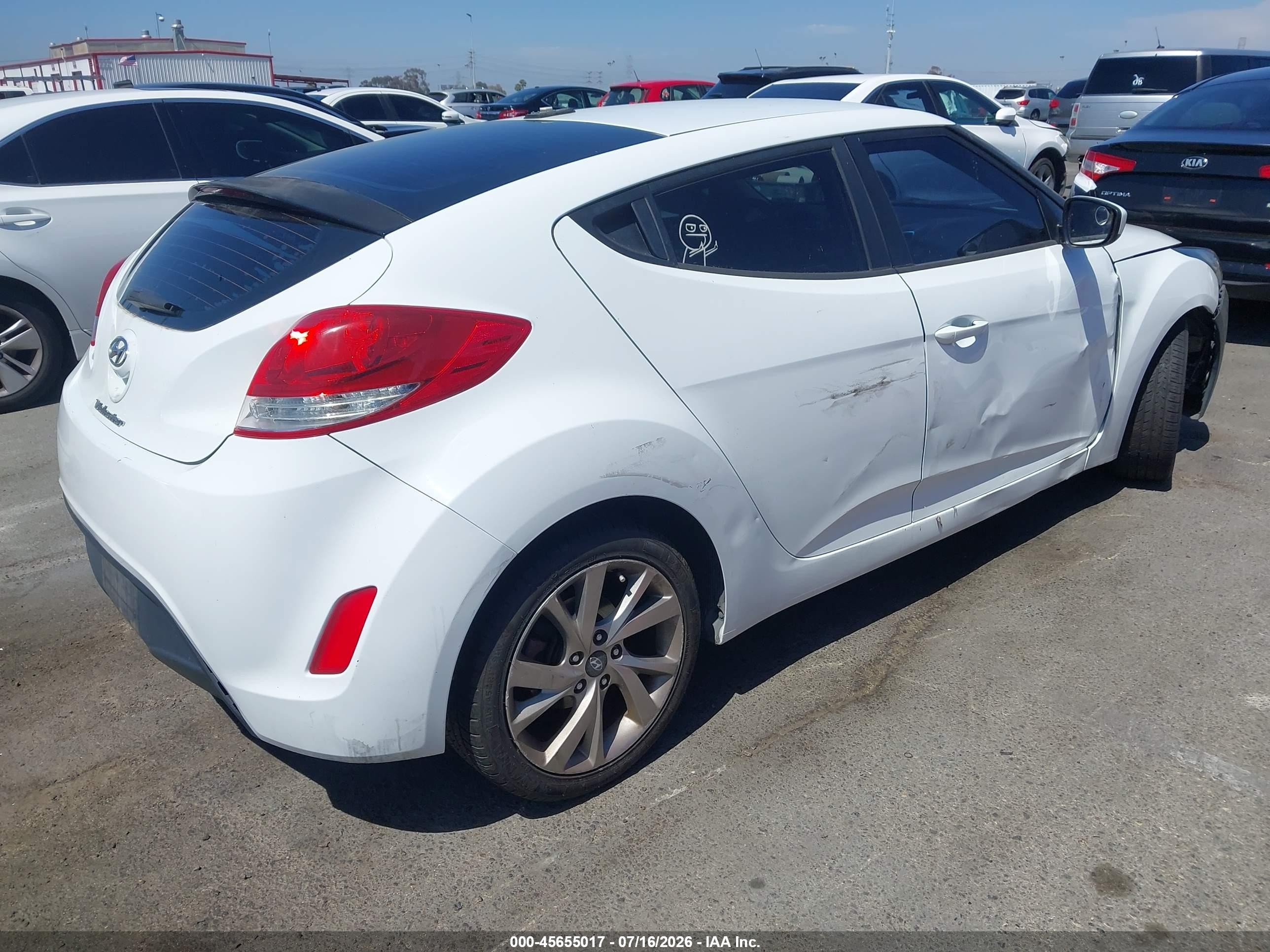 2016 Hyundai Veloster   White vin: KMHTC6AD5GU285009