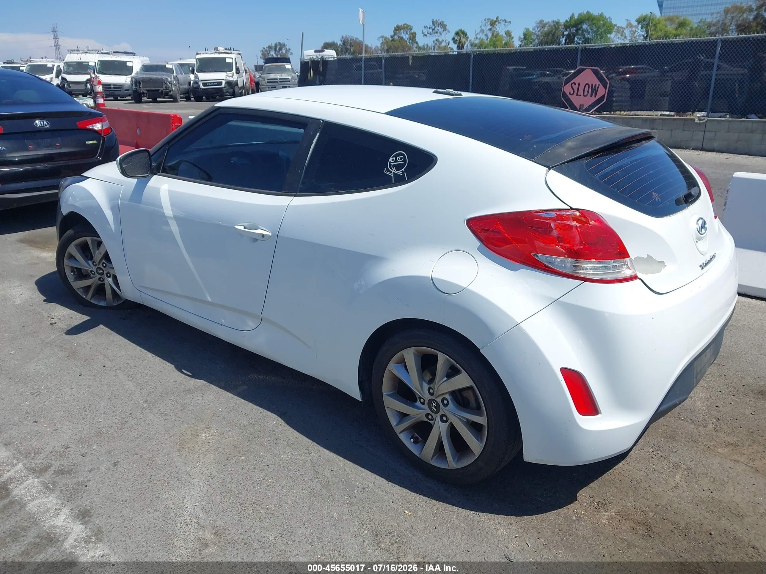2016 Hyundai Veloster   White vin: KMHTC6AD5GU285009