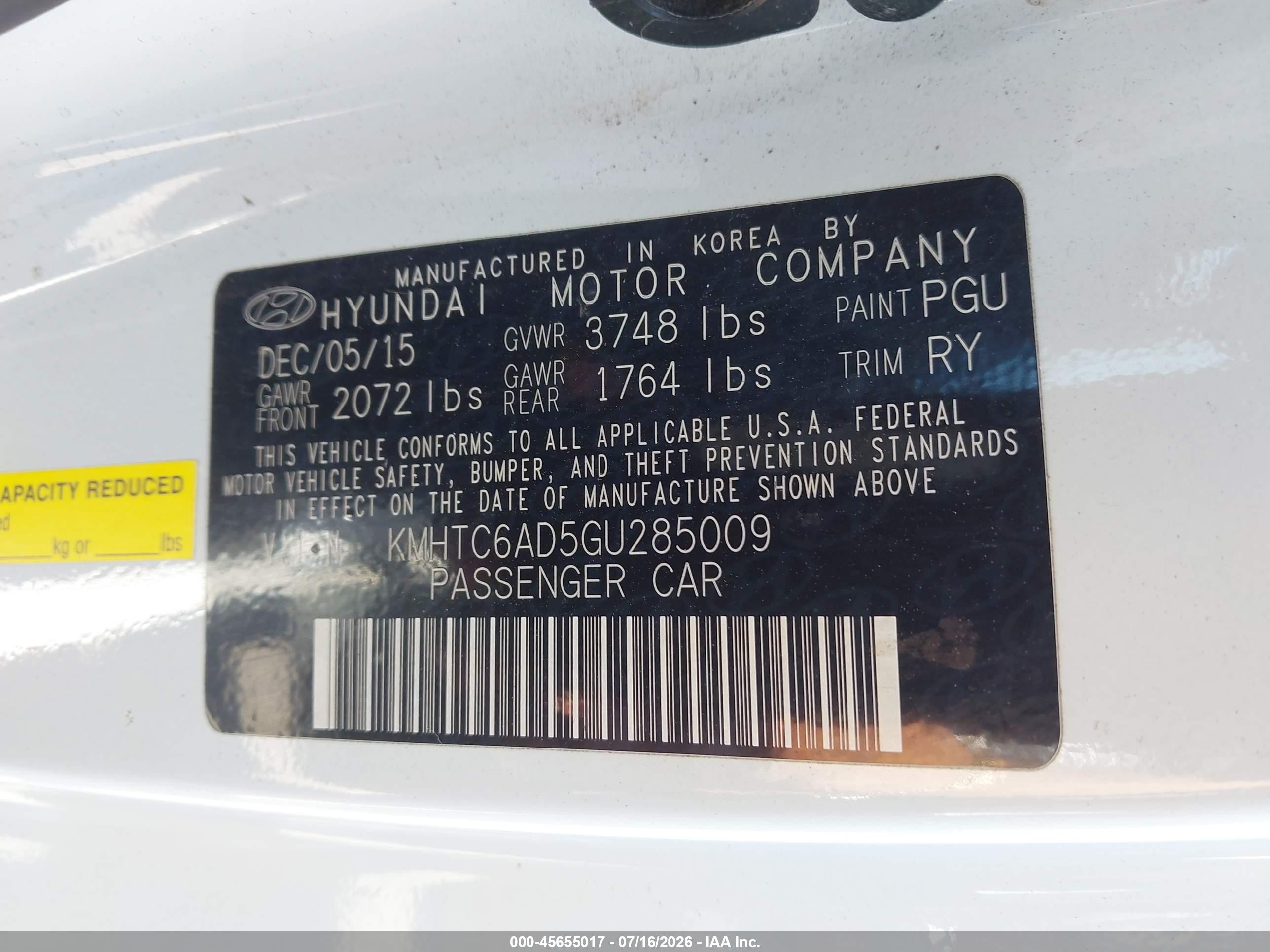 2016 Hyundai Veloster   White vin: KMHTC6AD5GU285009