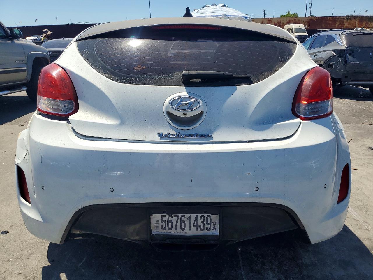 2012 Hyundai Veloster Base White vin: KMHTC6AD6CU058020