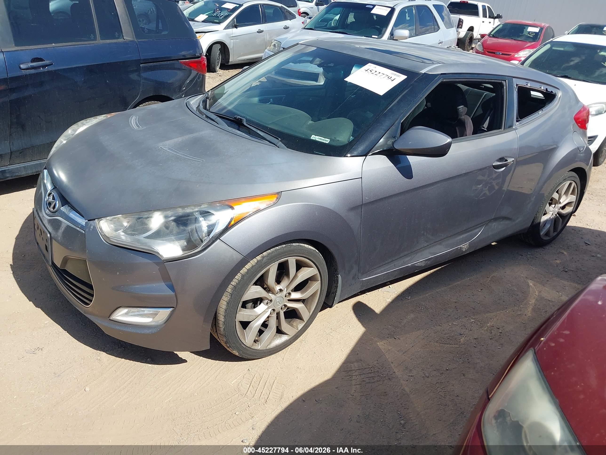 2013 Hyundai Veloster Base W/black Silver vin: KMHTC6AD6DU089186