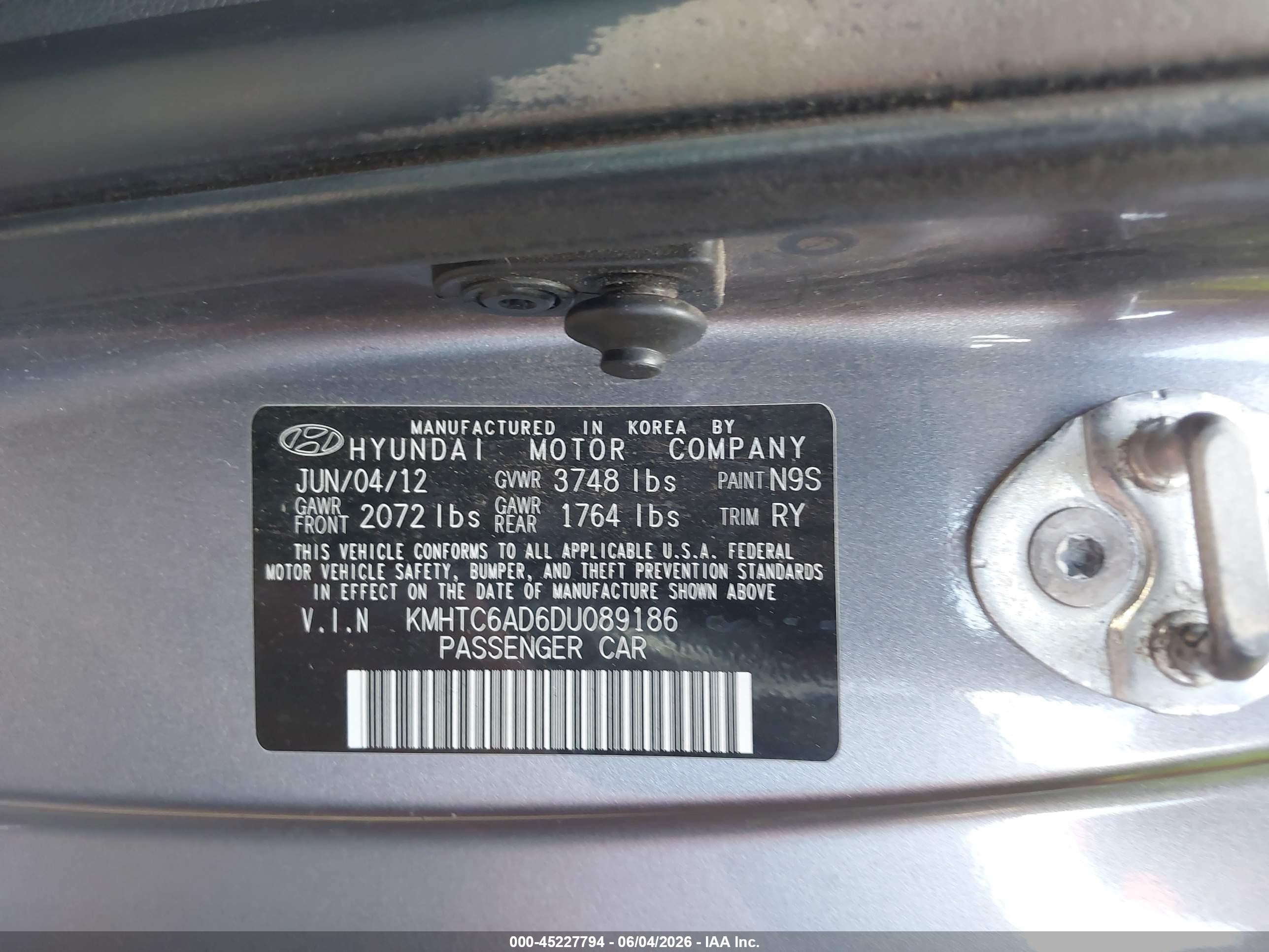 2013 Hyundai Veloster Base W/black Silver vin: KMHTC6AD6DU089186
