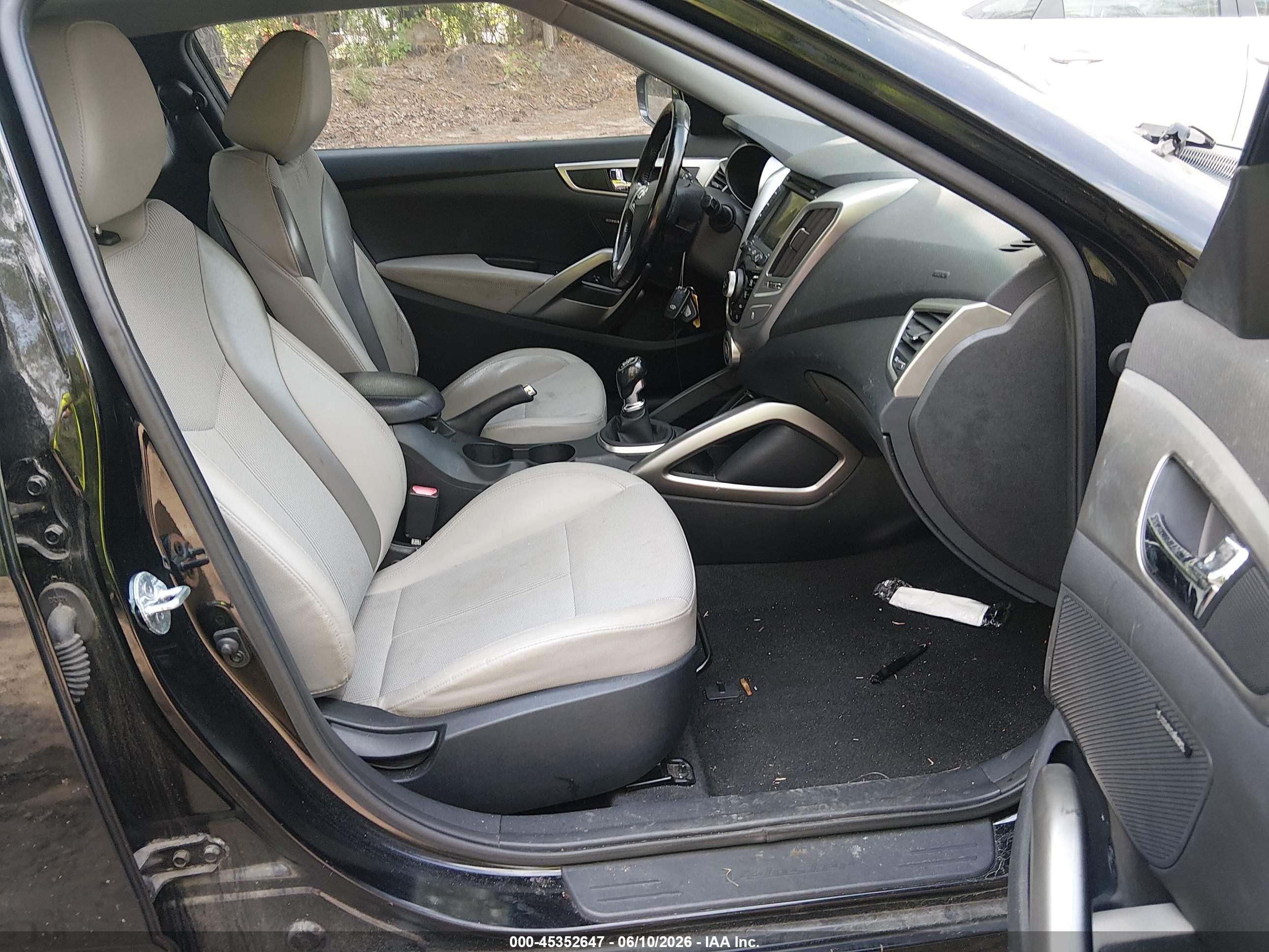 2013 Hyundai Veloster Base W/gray Black vin: KMHTC6AD6DU092637