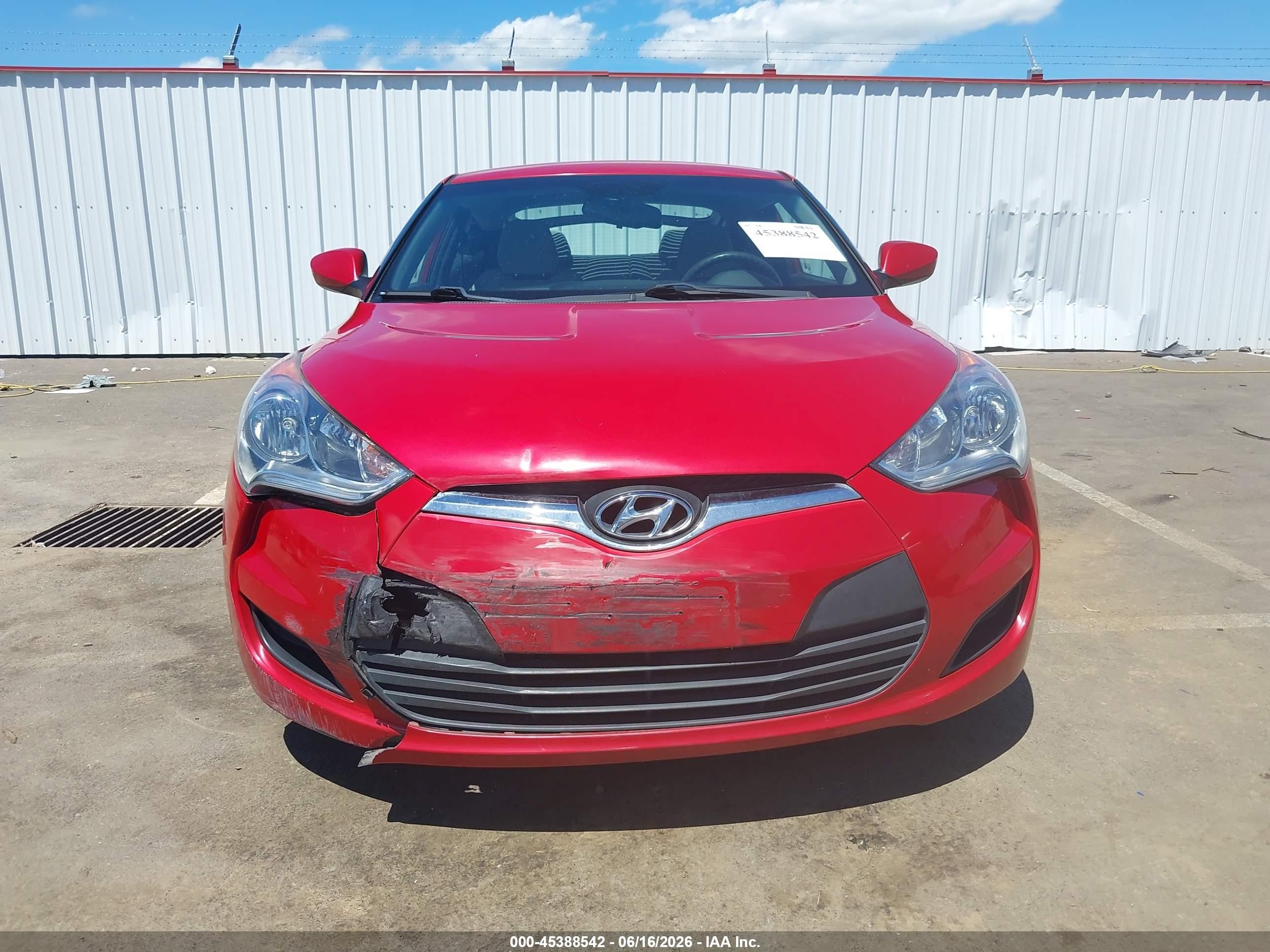 2013 Hyundai Veloster Base W/gray Red vin: KMHTC6AD6DU096574