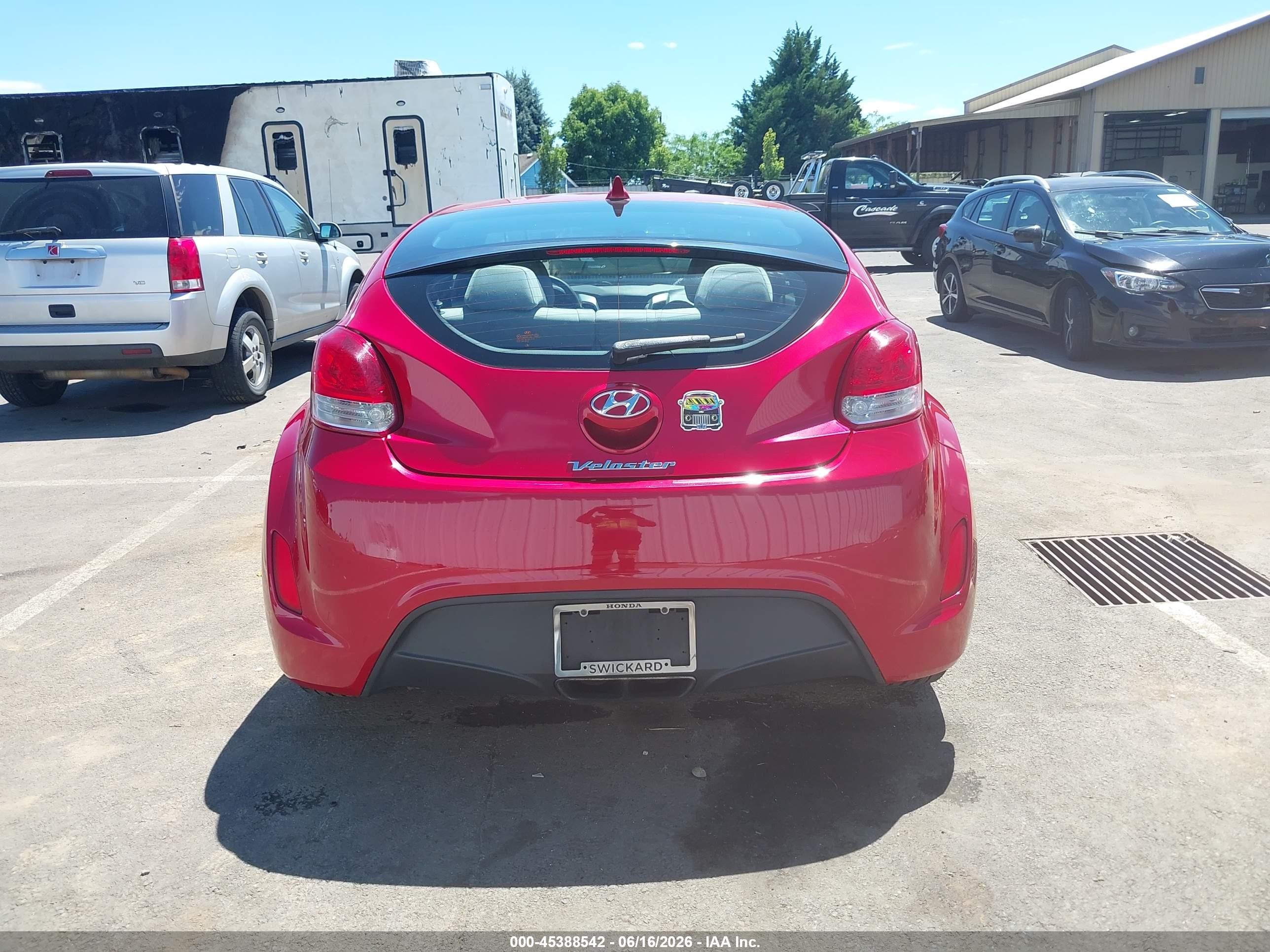 2013 Hyundai Veloster Base W/gray Red vin: KMHTC6AD6DU096574
