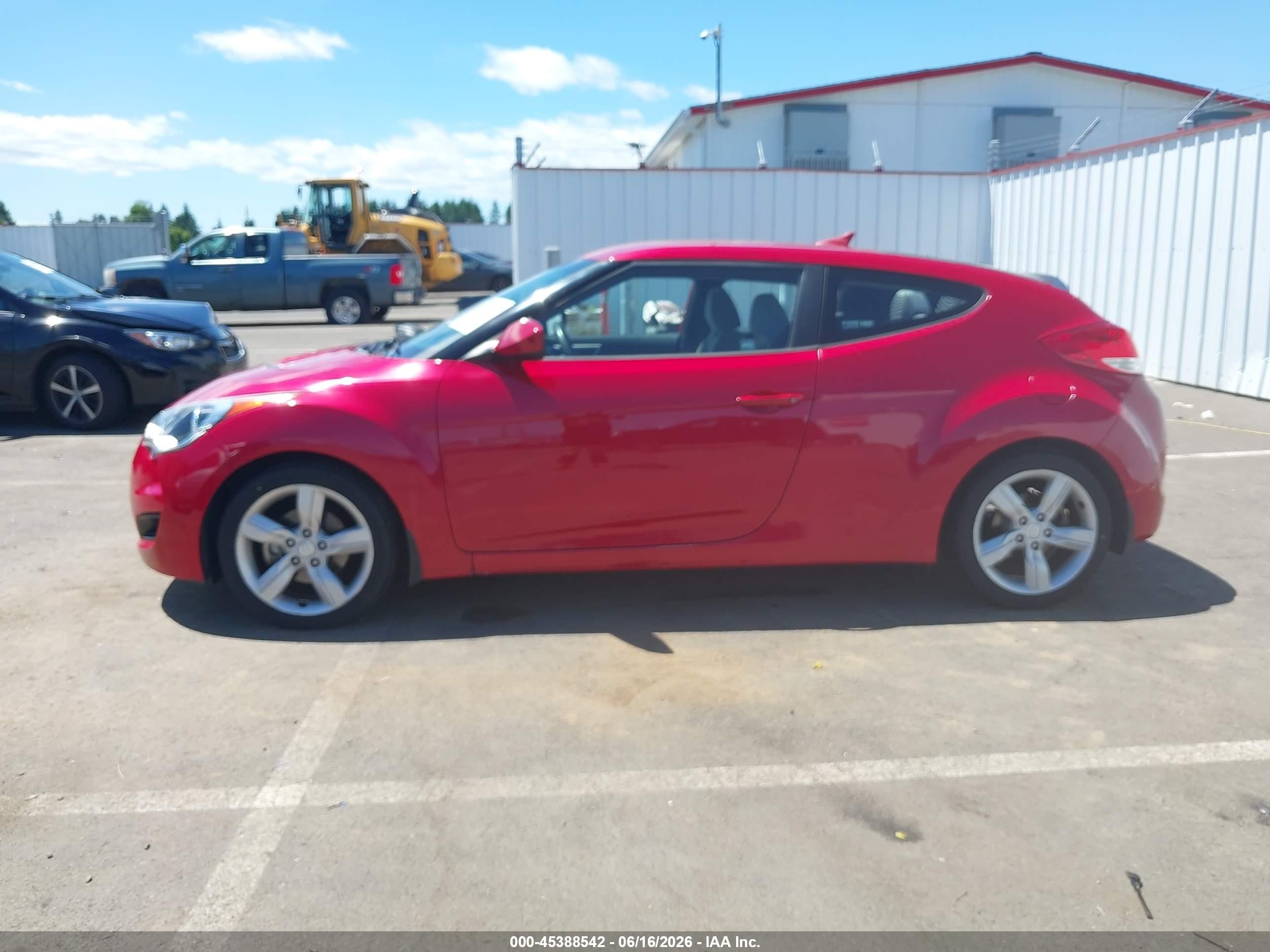 2013 Hyundai Veloster Base W/gray Red vin: KMHTC6AD6DU096574