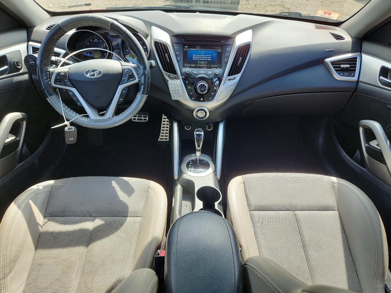 2013 Hyundai Veloster Base Red vin: KMHTC6AD6DU110165