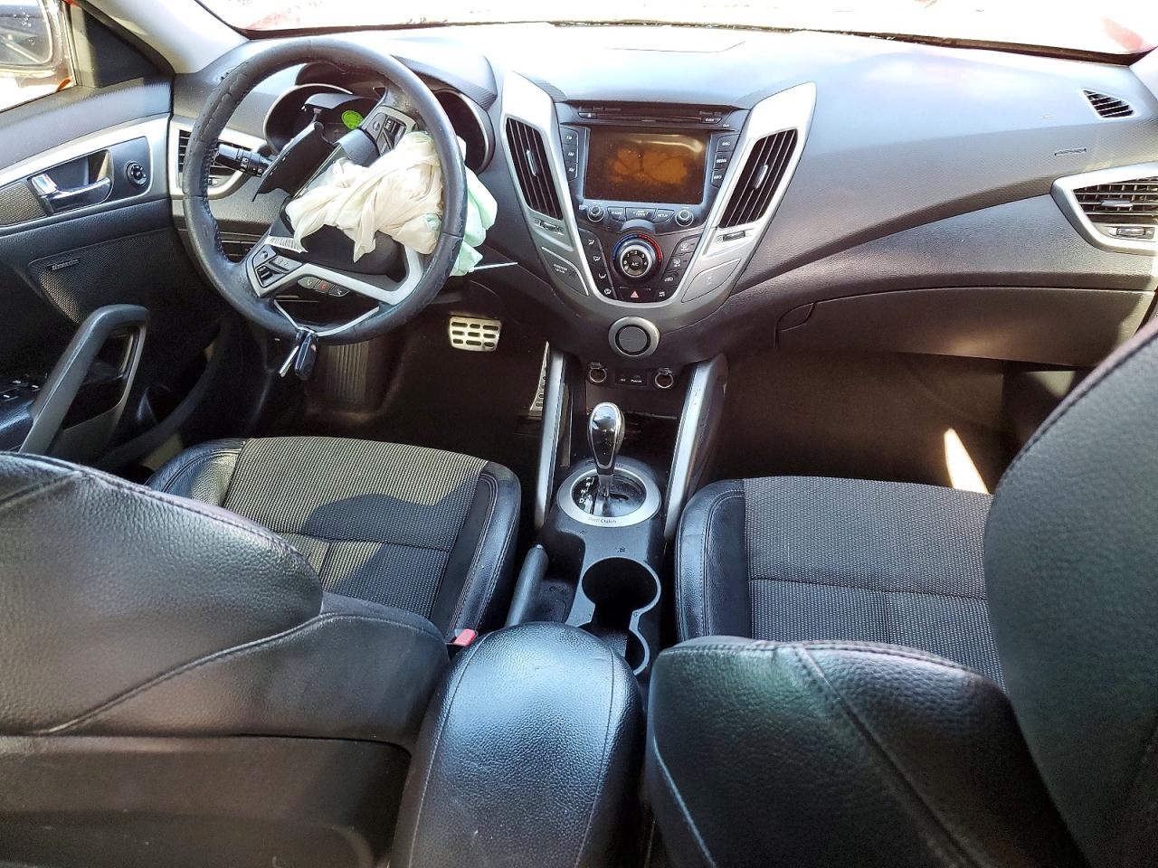 2013 Hyundai Veloster Base Red vin: KMHTC6AD6DU127001