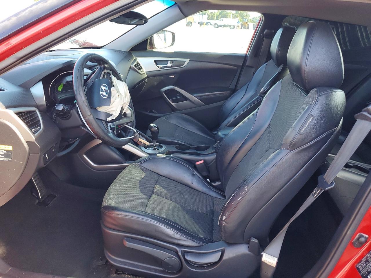 2013 Hyundai Veloster Base Red vin: KMHTC6AD6DU127001