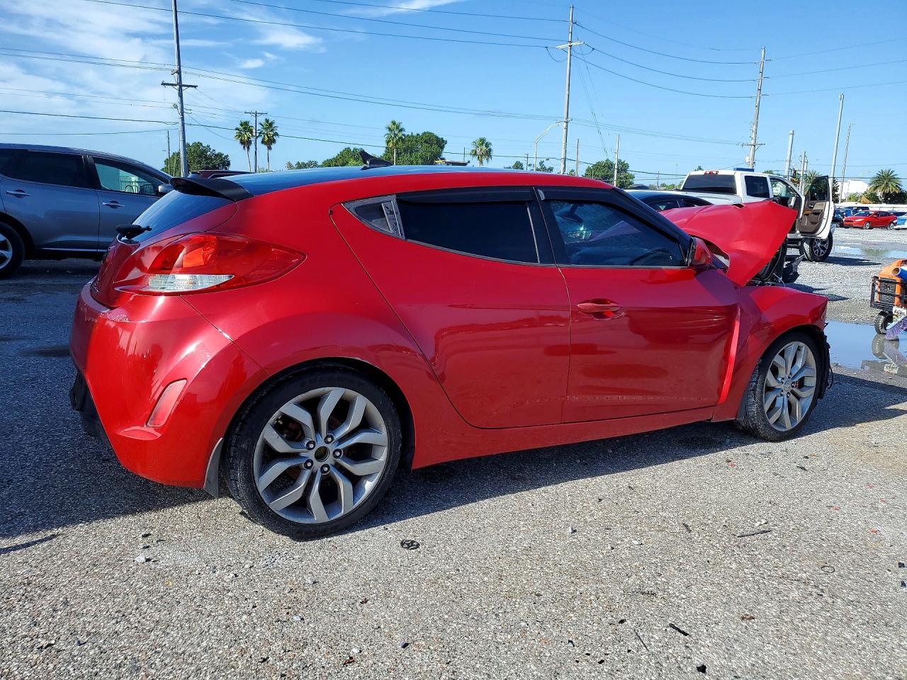 2013 Hyundai Veloster Base Red vin: KMHTC6AD6DU127001