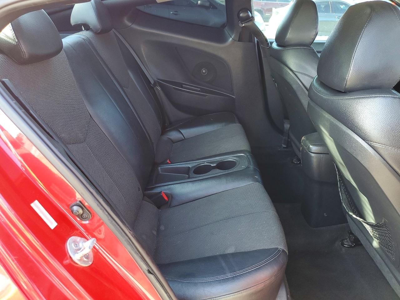 2013 Hyundai Veloster Base Red vin: KMHTC6AD6DU127001