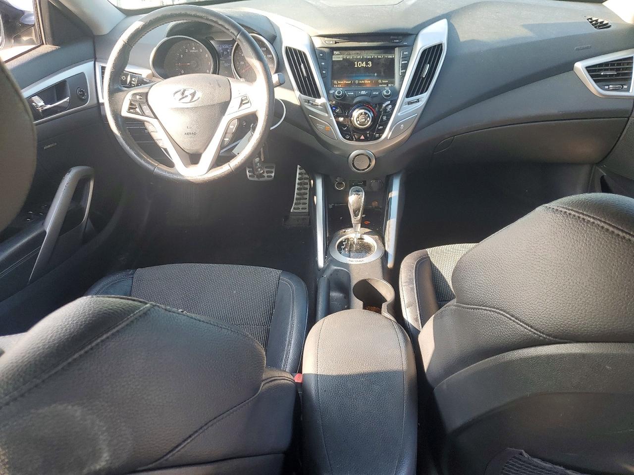 2013 Hyundai Veloster Base Silver vin: KMHTC6AD6DU132151