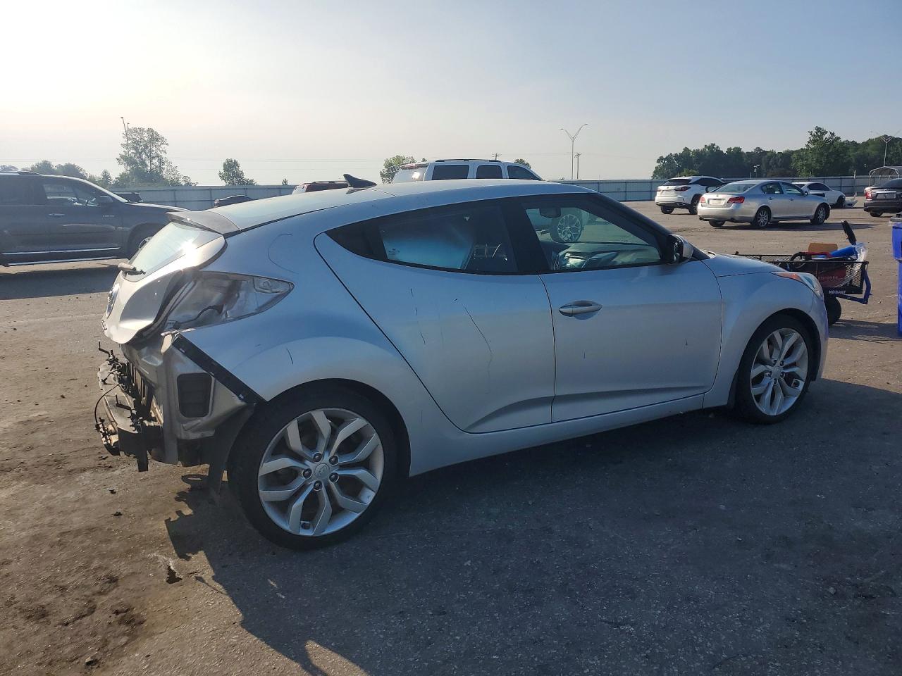 2013 Hyundai Veloster Base Silver vin: KMHTC6AD6DU132151
