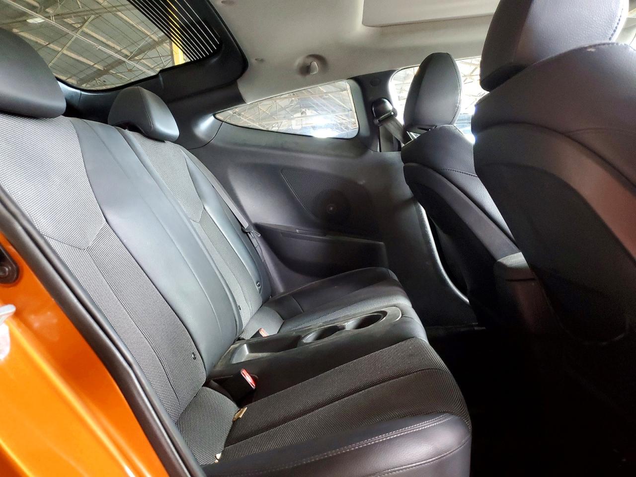 2013 Hyundai Veloster Base Orange vin: KMHTC6AD6DU157406