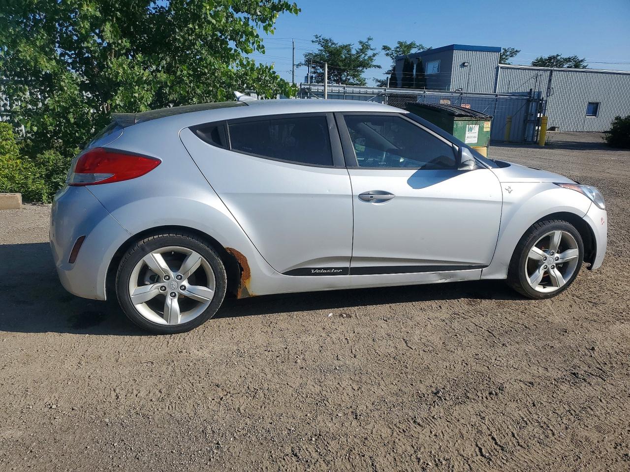 2013 Hyundai Veloster Base Silver vin: KMHTC6AD6DU166123