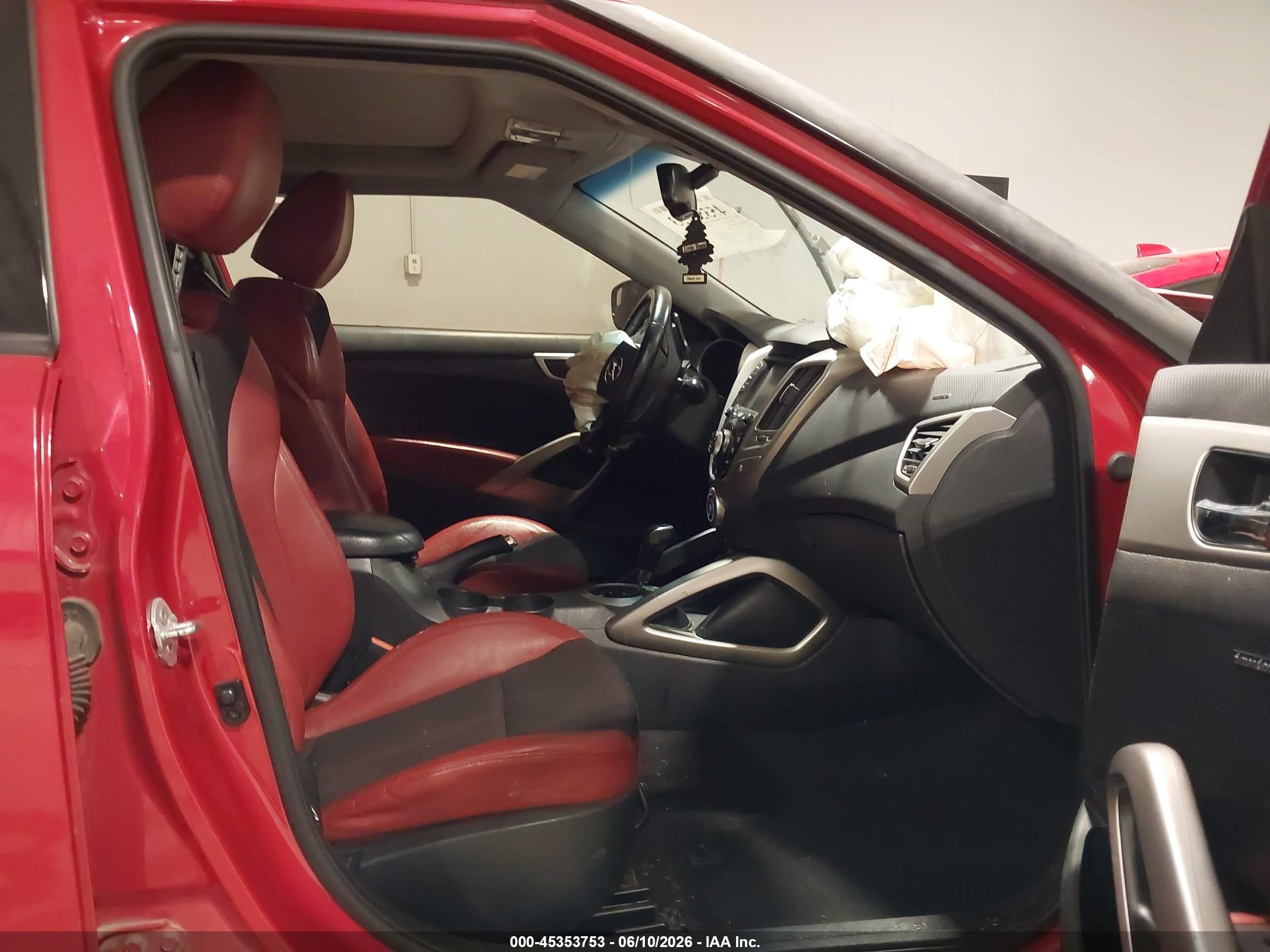 2014 Hyundai Veloster Base W/red Red vin: KMHTC6AD6EU190553
