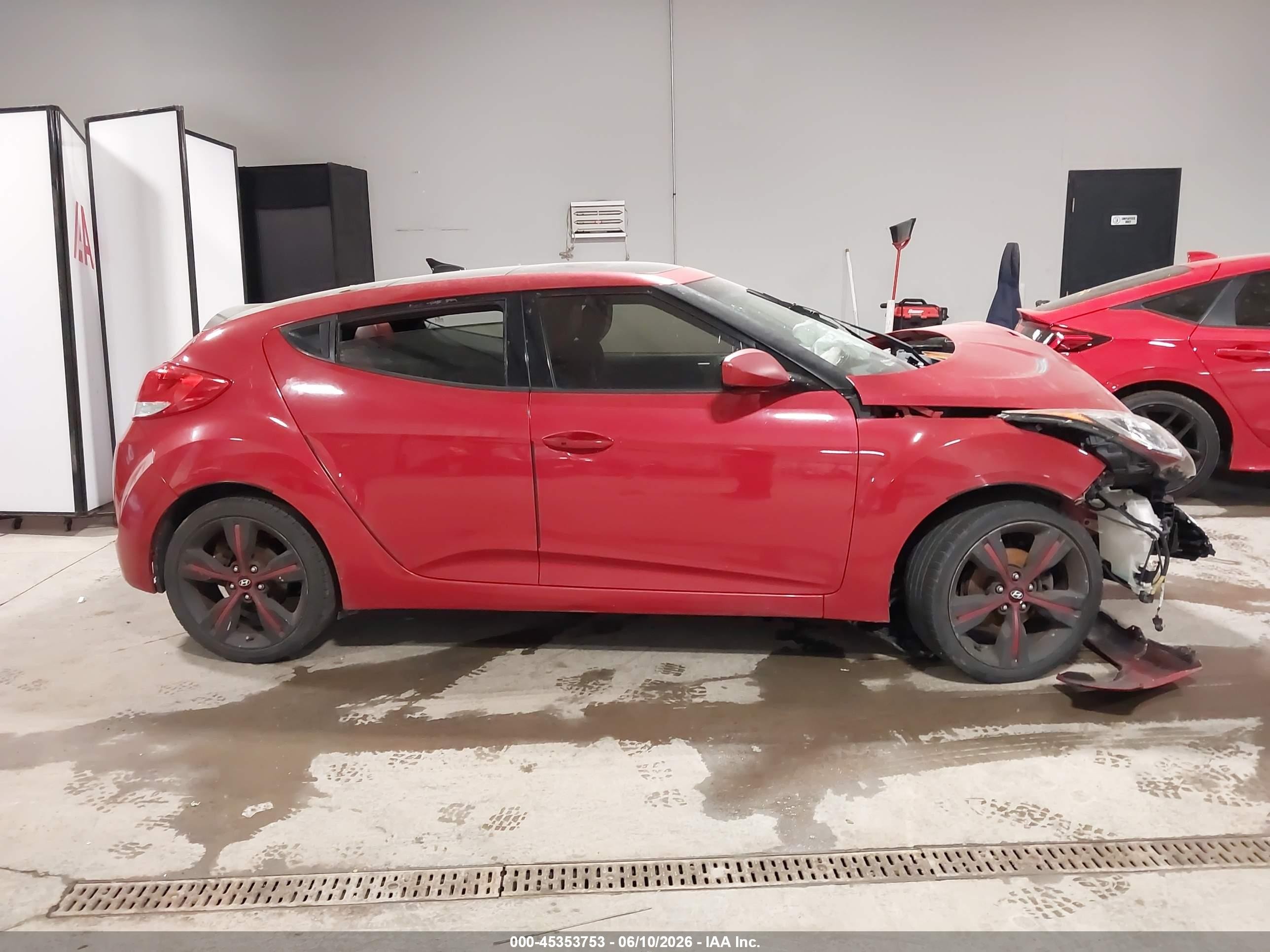 2014 Hyundai Veloster Base W/red Red vin: KMHTC6AD6EU190553