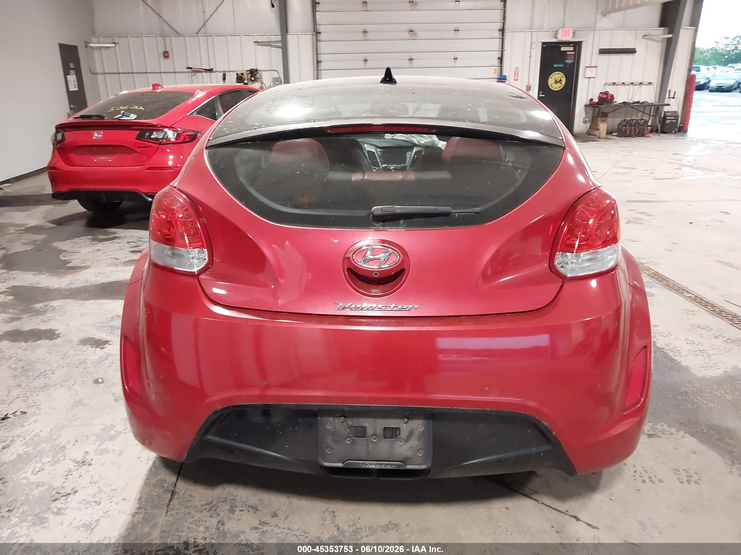 2014 Hyundai Veloster Base W/red Red vin: KMHTC6AD6EU190553
