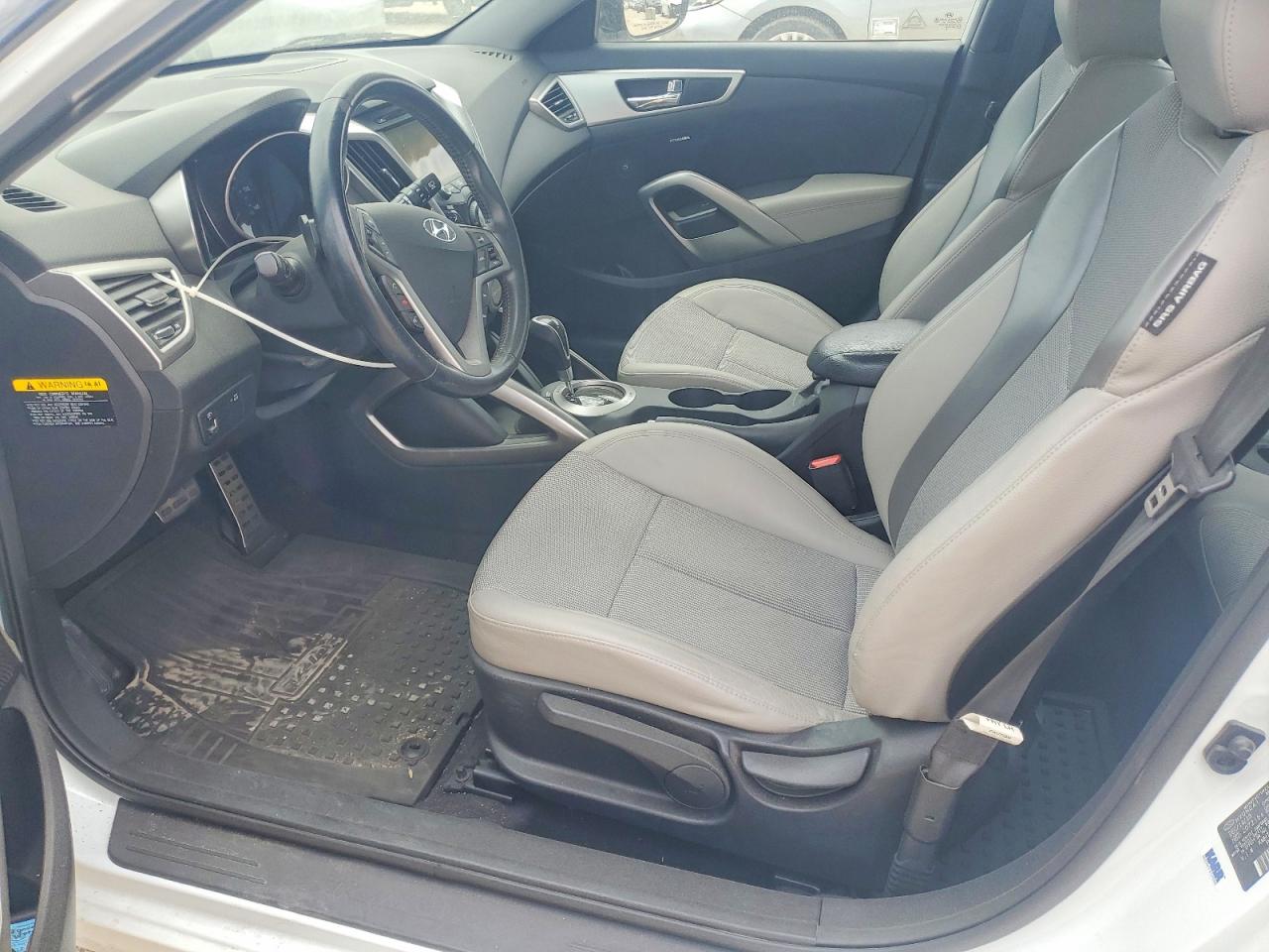 2014 Hyundai Veloster Base Белый vin: KMHTC6AD6EU191914