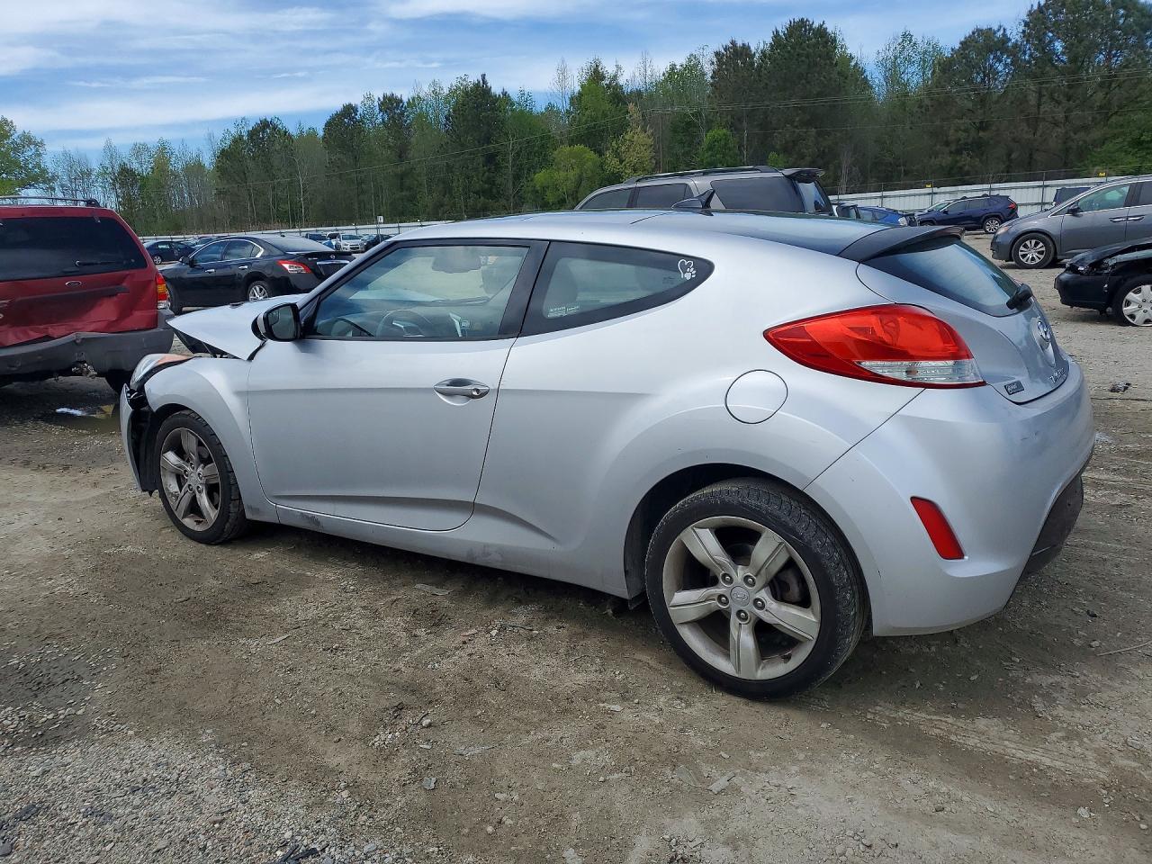 2014 Hyundai Veloster Base Silver vin: KMHTC6AD6EU216598