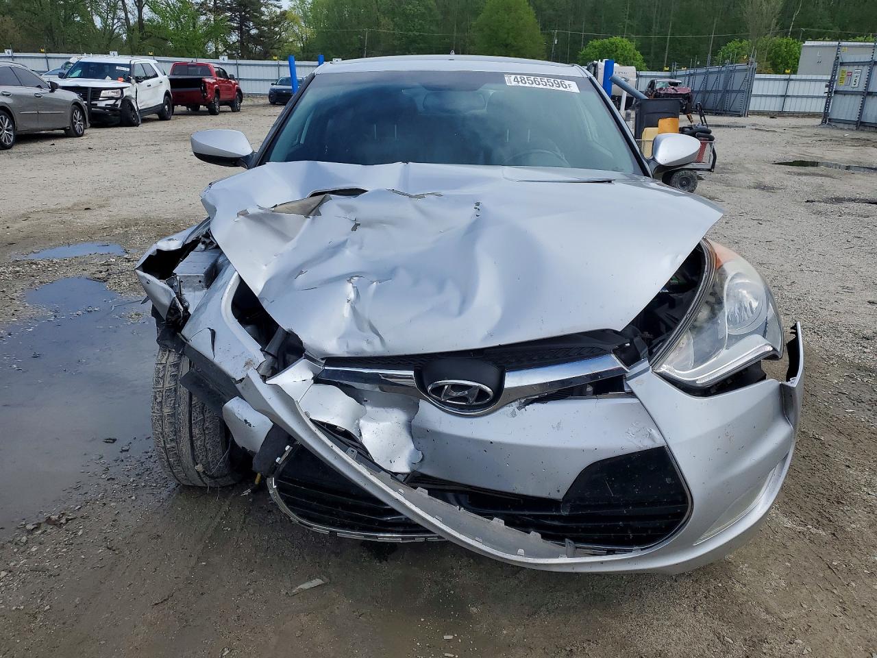 2014 Hyundai Veloster Base Silver vin: KMHTC6AD6EU216598