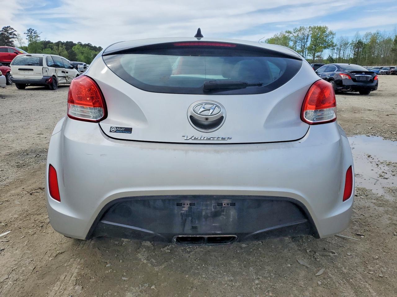 2014 Hyundai Veloster Base Silver vin: KMHTC6AD6EU216598