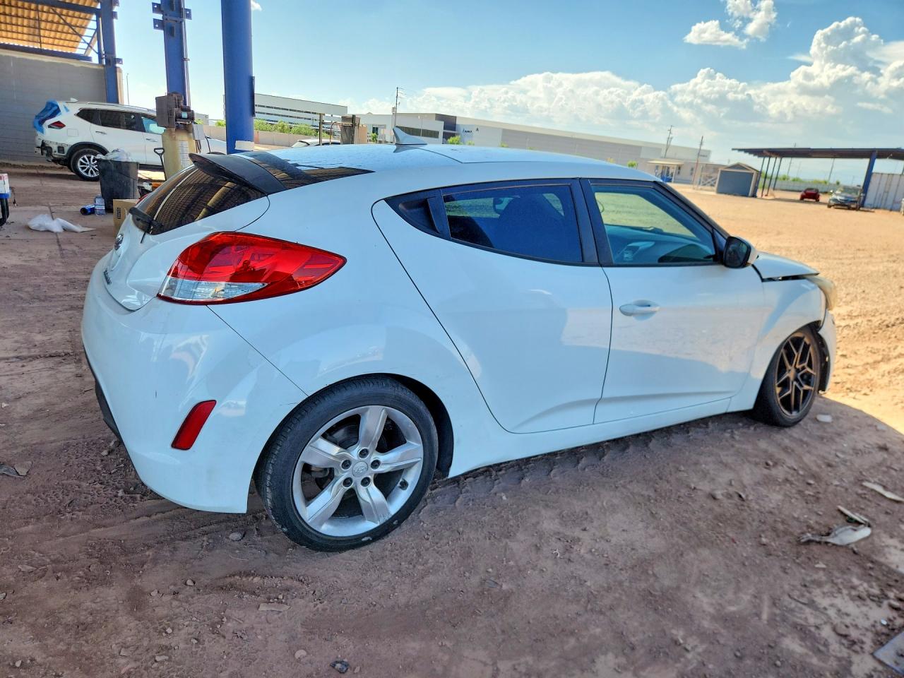 2015 Hyundai Veloster Base Белый vin: KMHTC6AD6FU230874