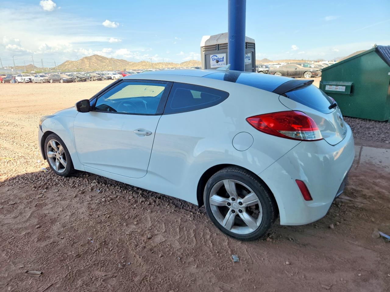 2015 Hyundai Veloster Base Белый vin: KMHTC6AD6FU230874