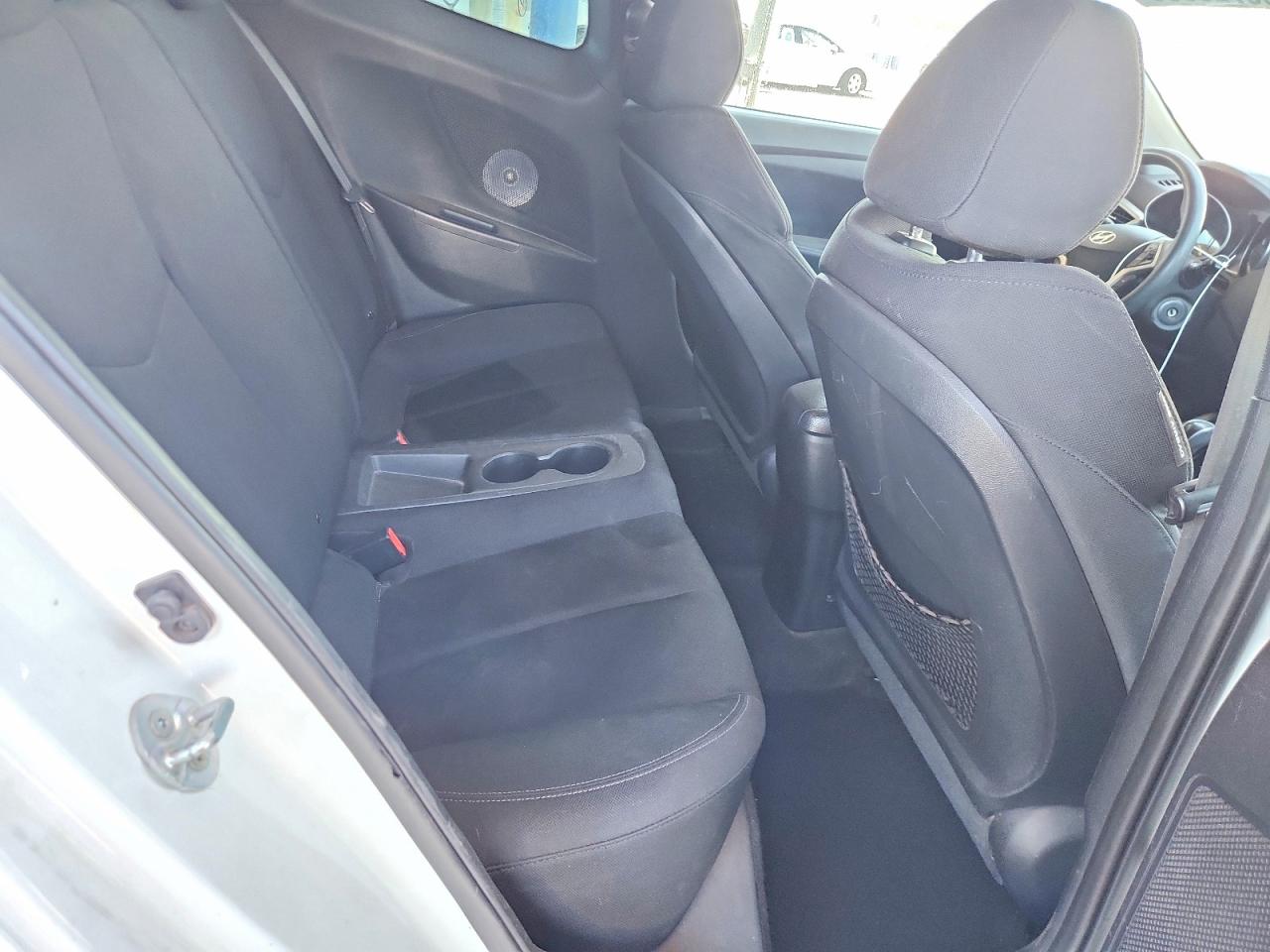 2015 Hyundai Veloster Base Белый vin: KMHTC6AD6FU230874