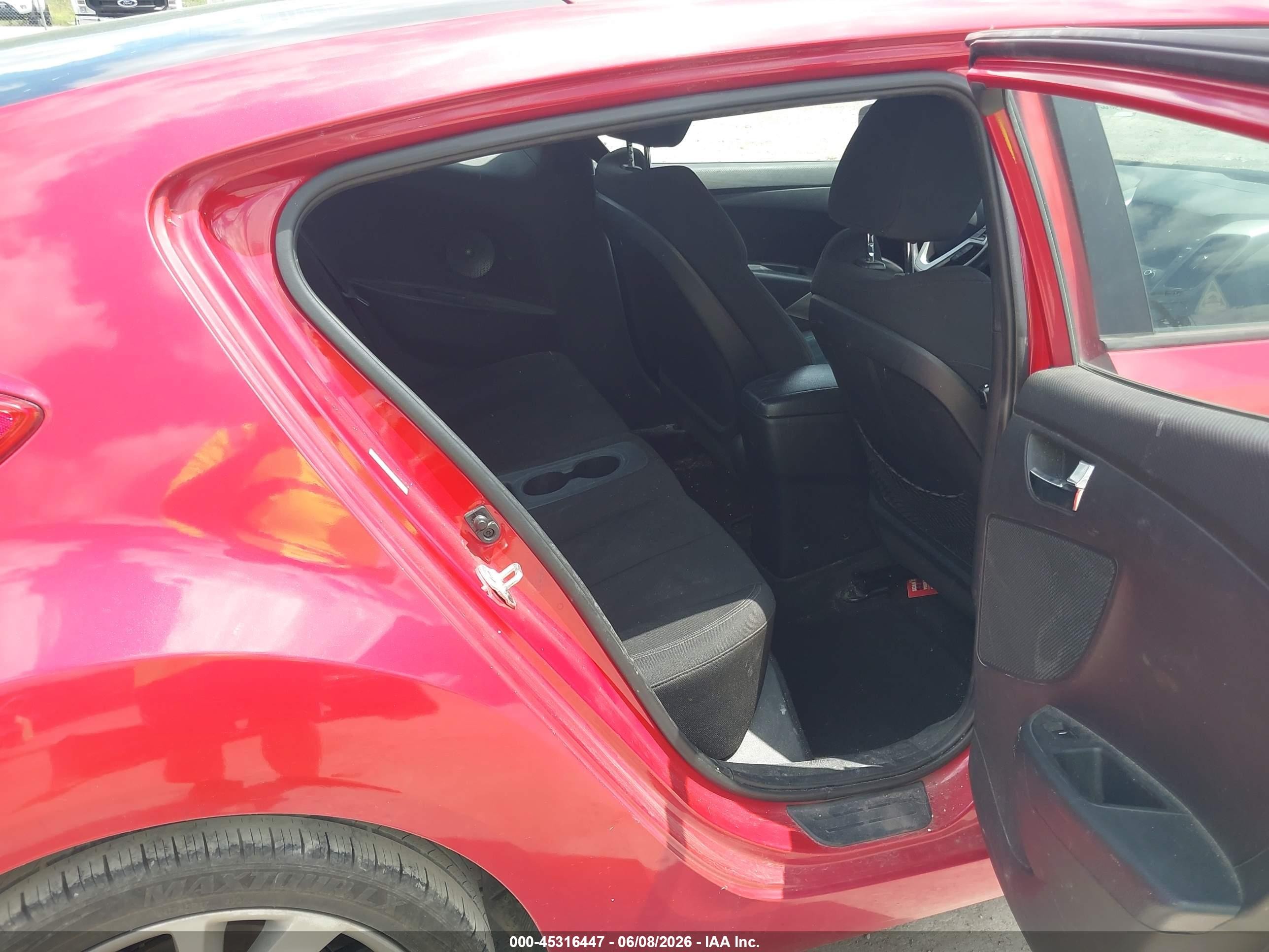 2016 Hyundai Veloster   Красный vin: KMHTC6AD6GU266937