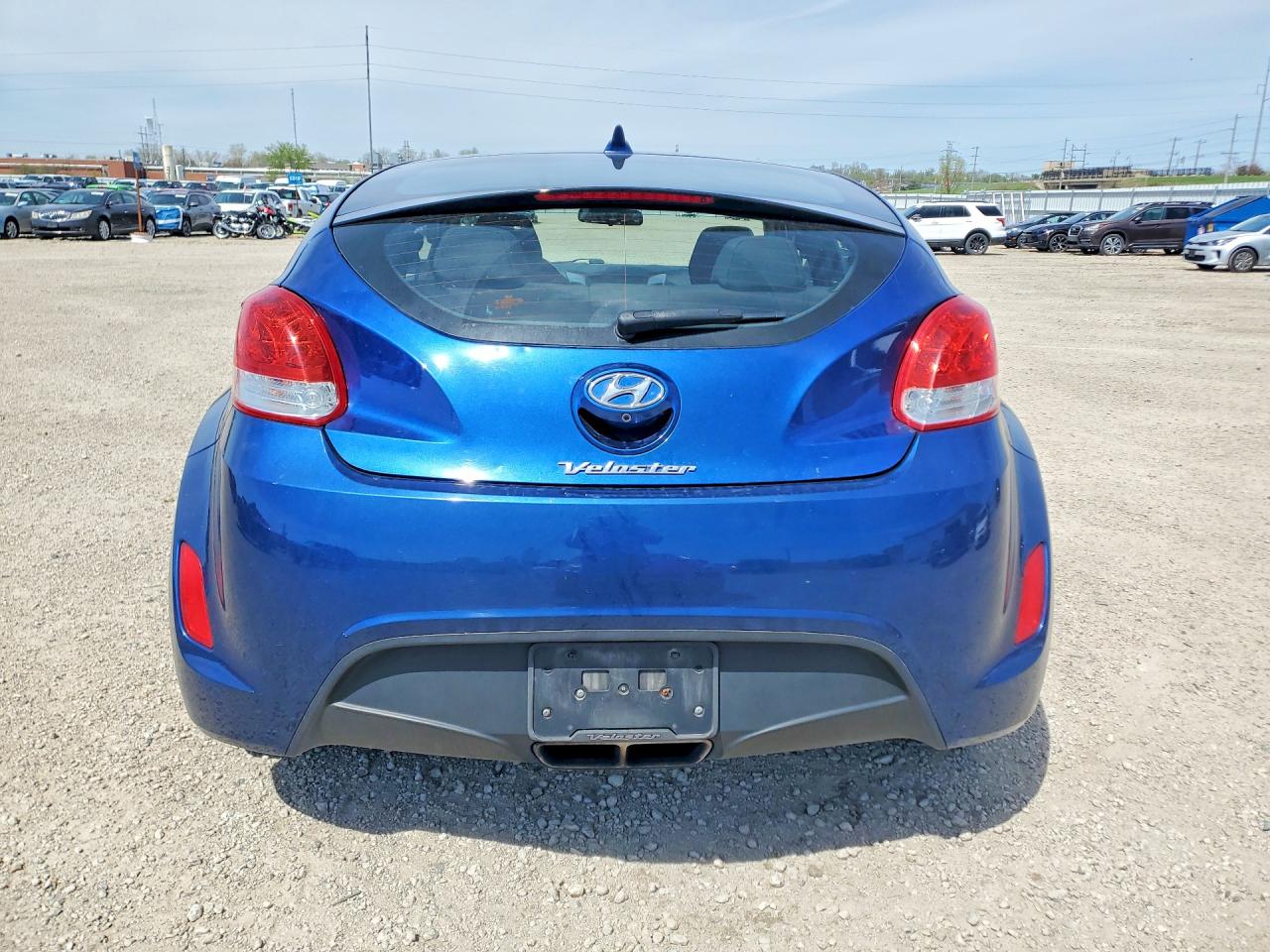 2017 Hyundai Veloster Base Blue vin: KMHTC6AD6HU322392
