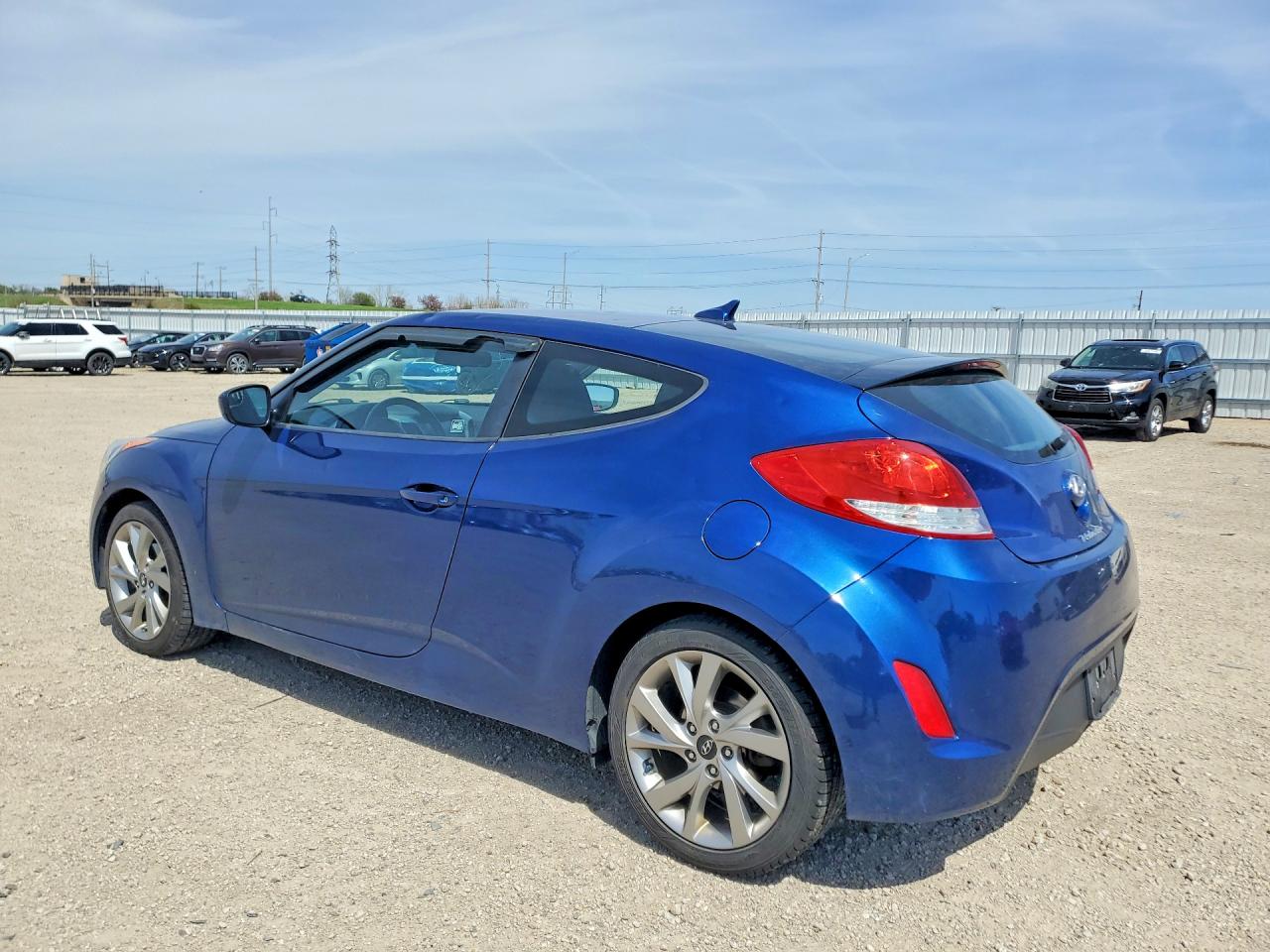 2017 Hyundai Veloster Base Blue vin: KMHTC6AD6HU322392