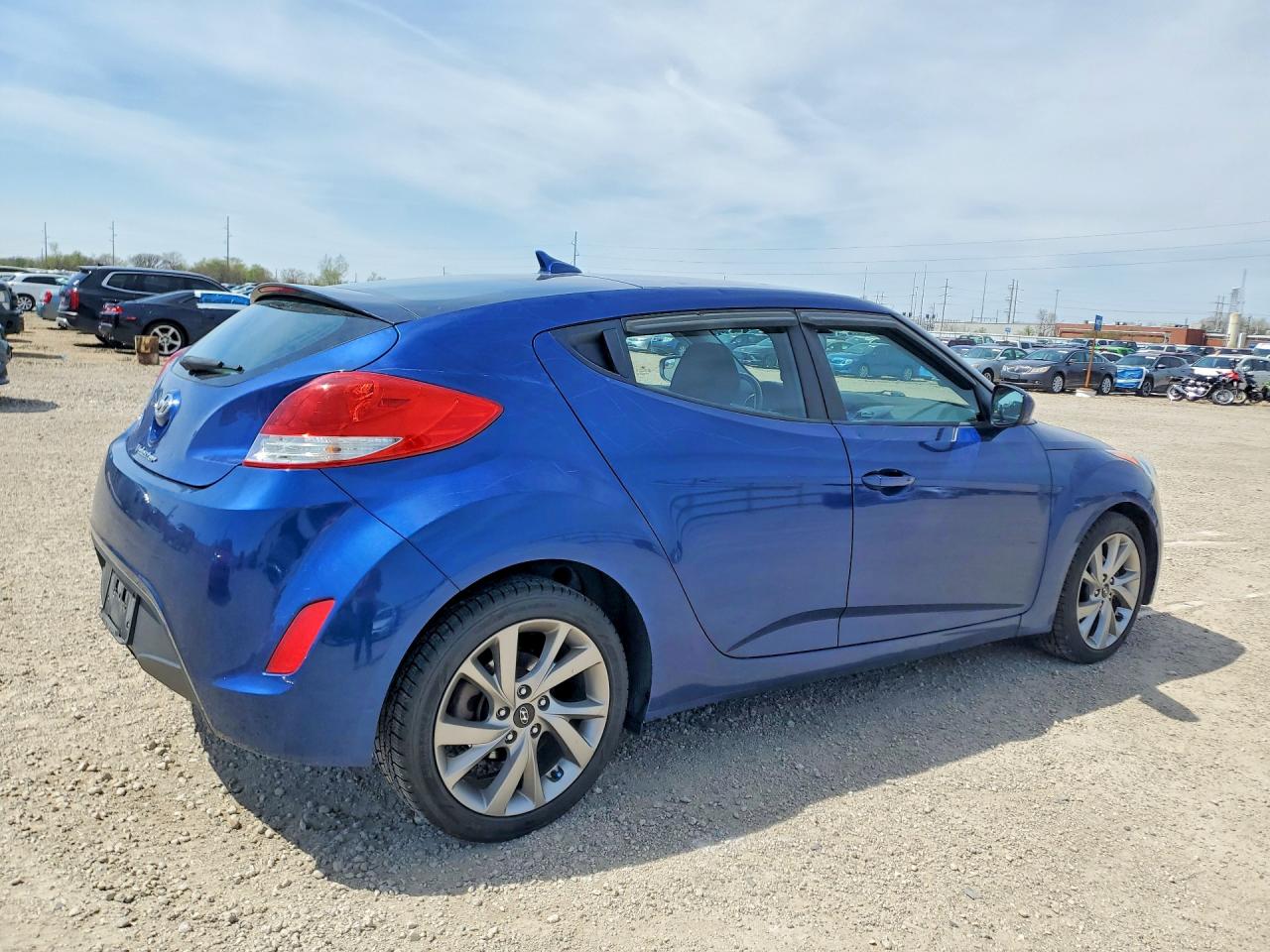 2017 Hyundai Veloster Base Blue vin: KMHTC6AD6HU322392