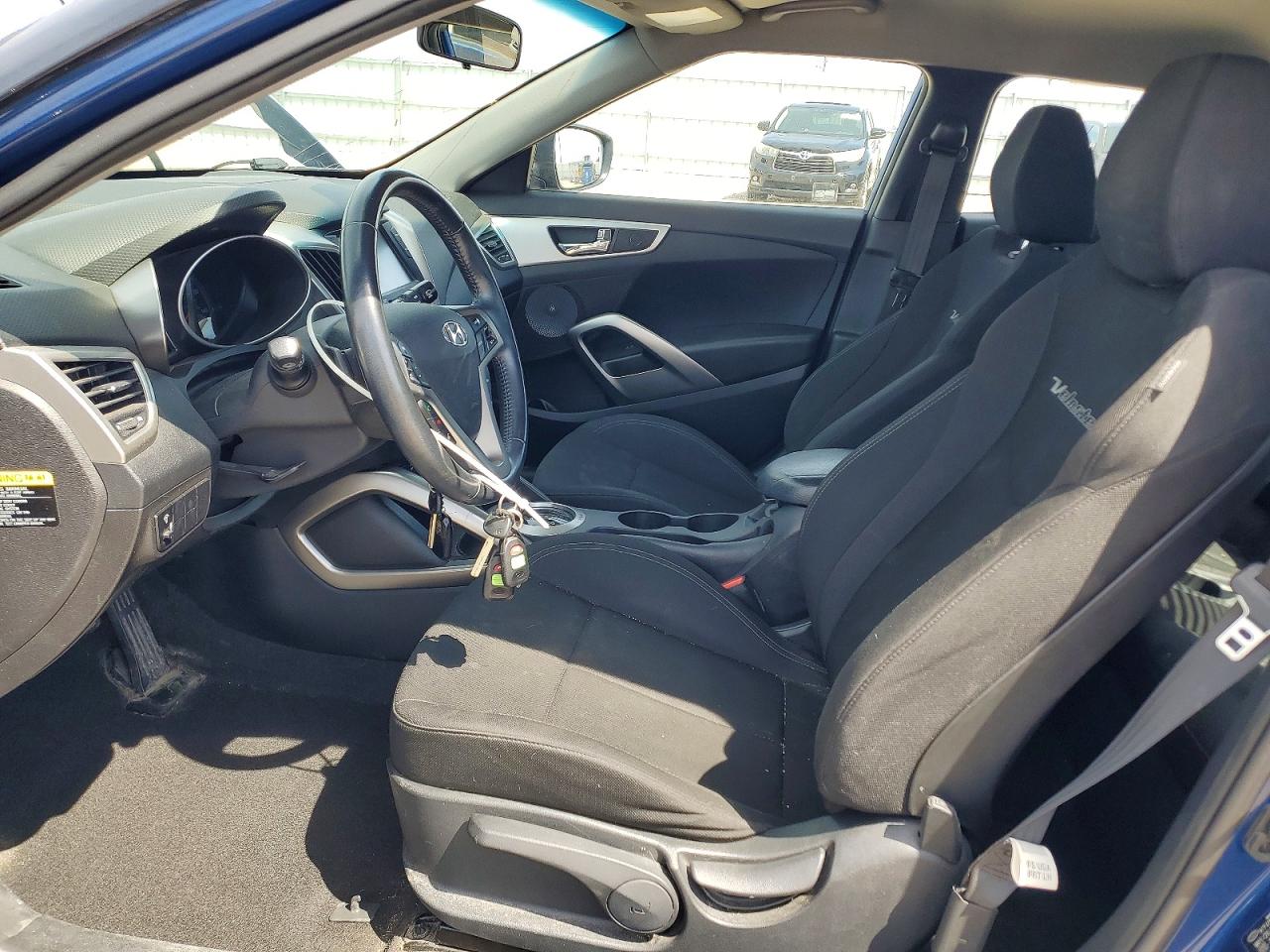 2017 Hyundai Veloster Base Blue vin: KMHTC6AD6HU322392
