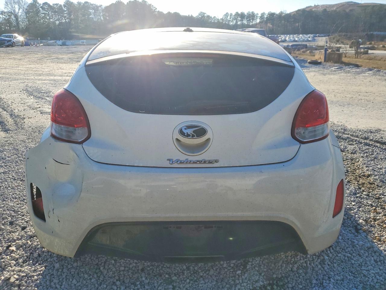 2012 Hyundai Veloster Base White vin: KMHTC6AD7CU023549