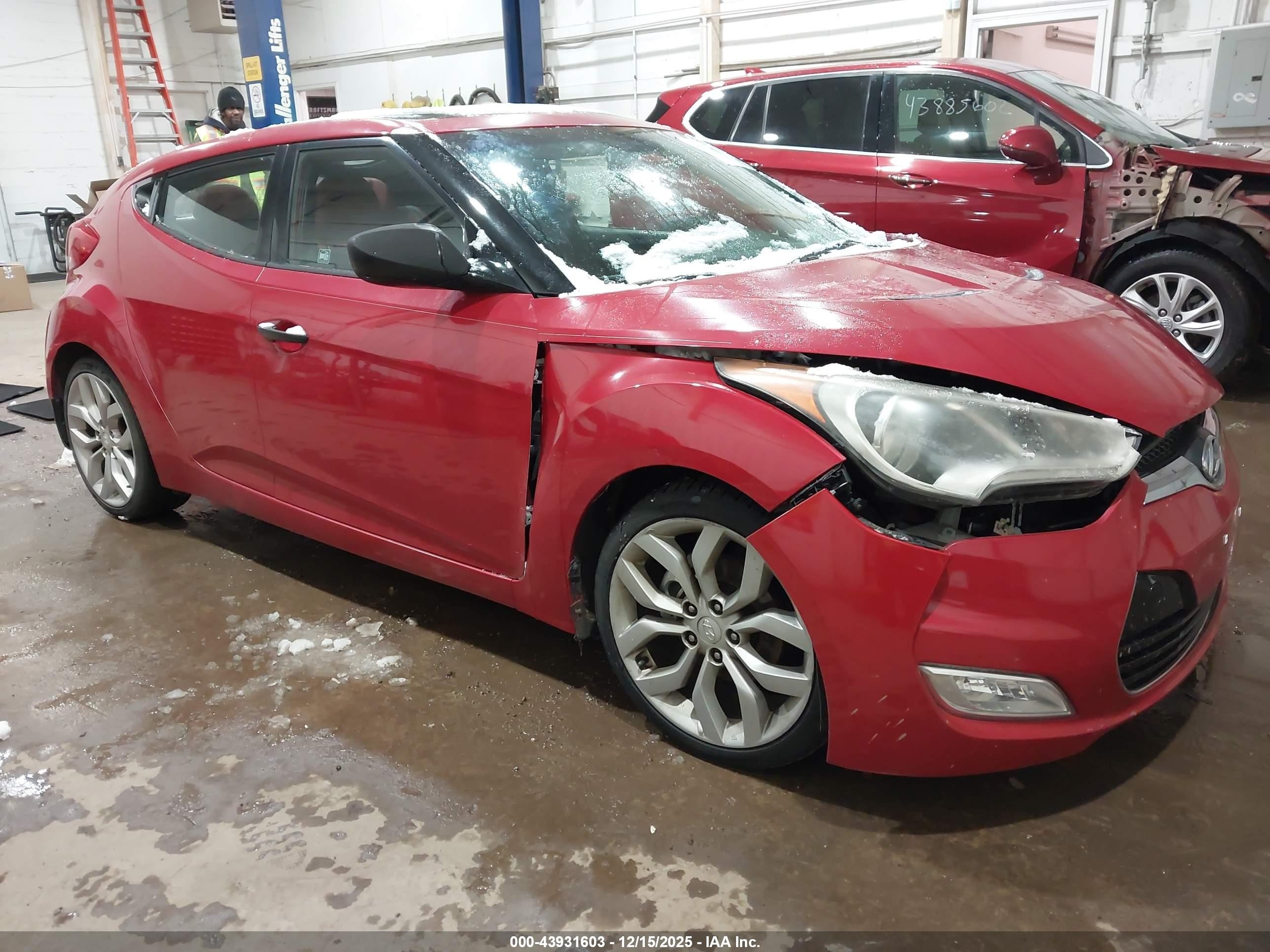 2012 Hyundai Veloster Base W/red/black Red vin: KMHTC6AD7CU035717