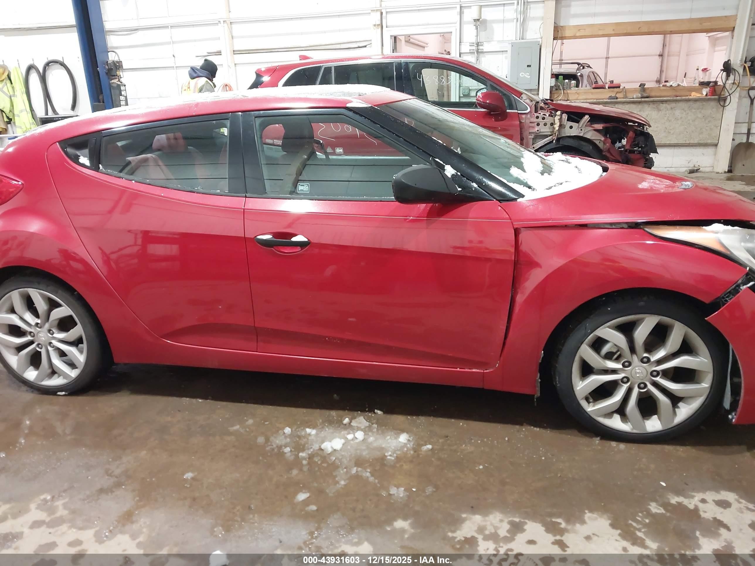 2012 Hyundai Veloster Base W/red/black Red vin: KMHTC6AD7CU035717