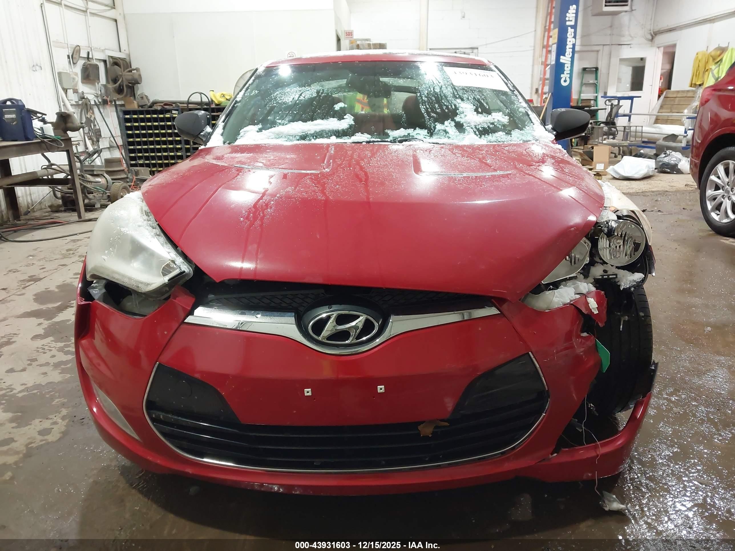 2012 Hyundai Veloster Base W/red/black Red vin: KMHTC6AD7CU035717