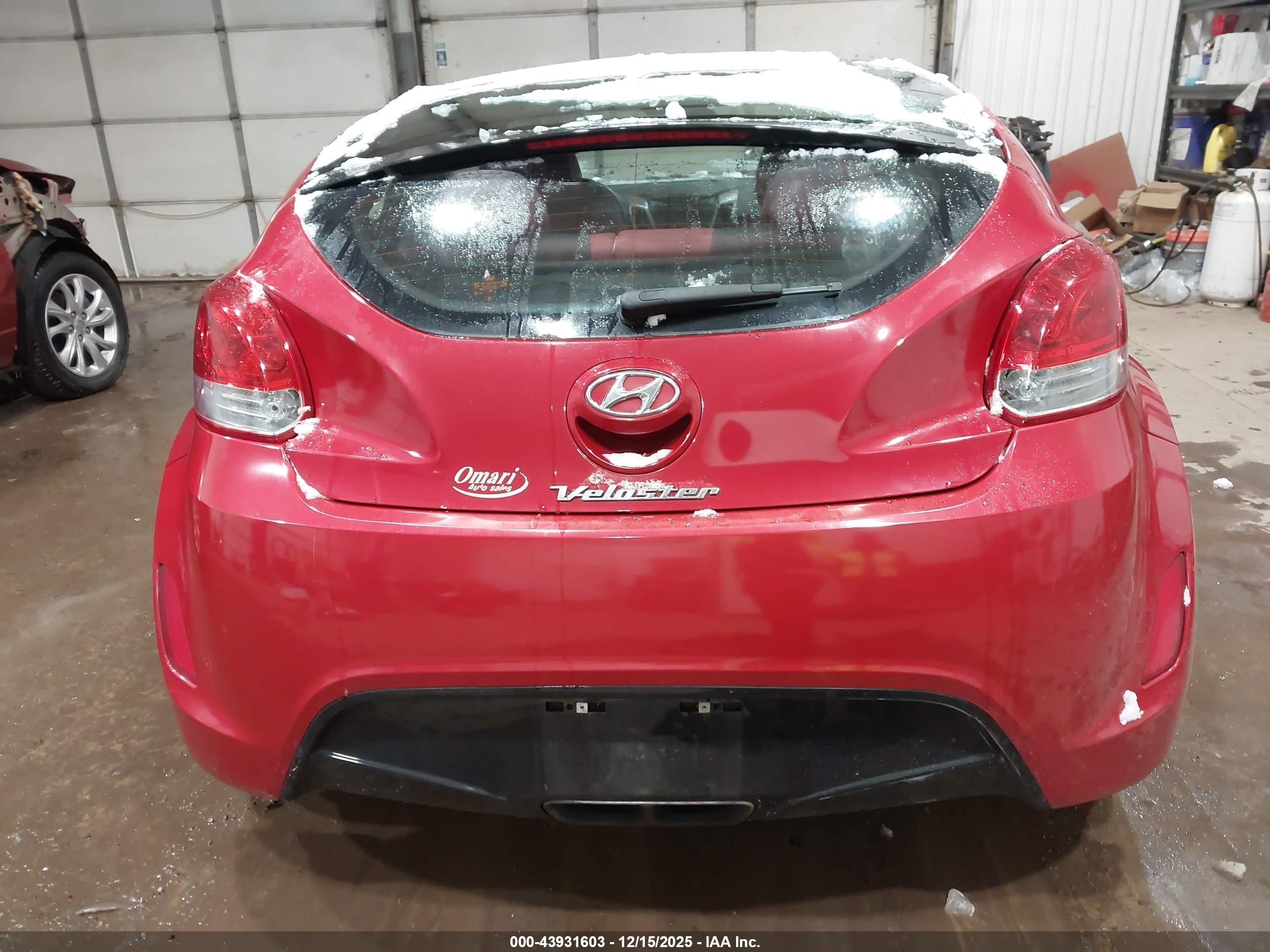 2012 Hyundai Veloster Base W/red/black Red vin: KMHTC6AD7CU035717