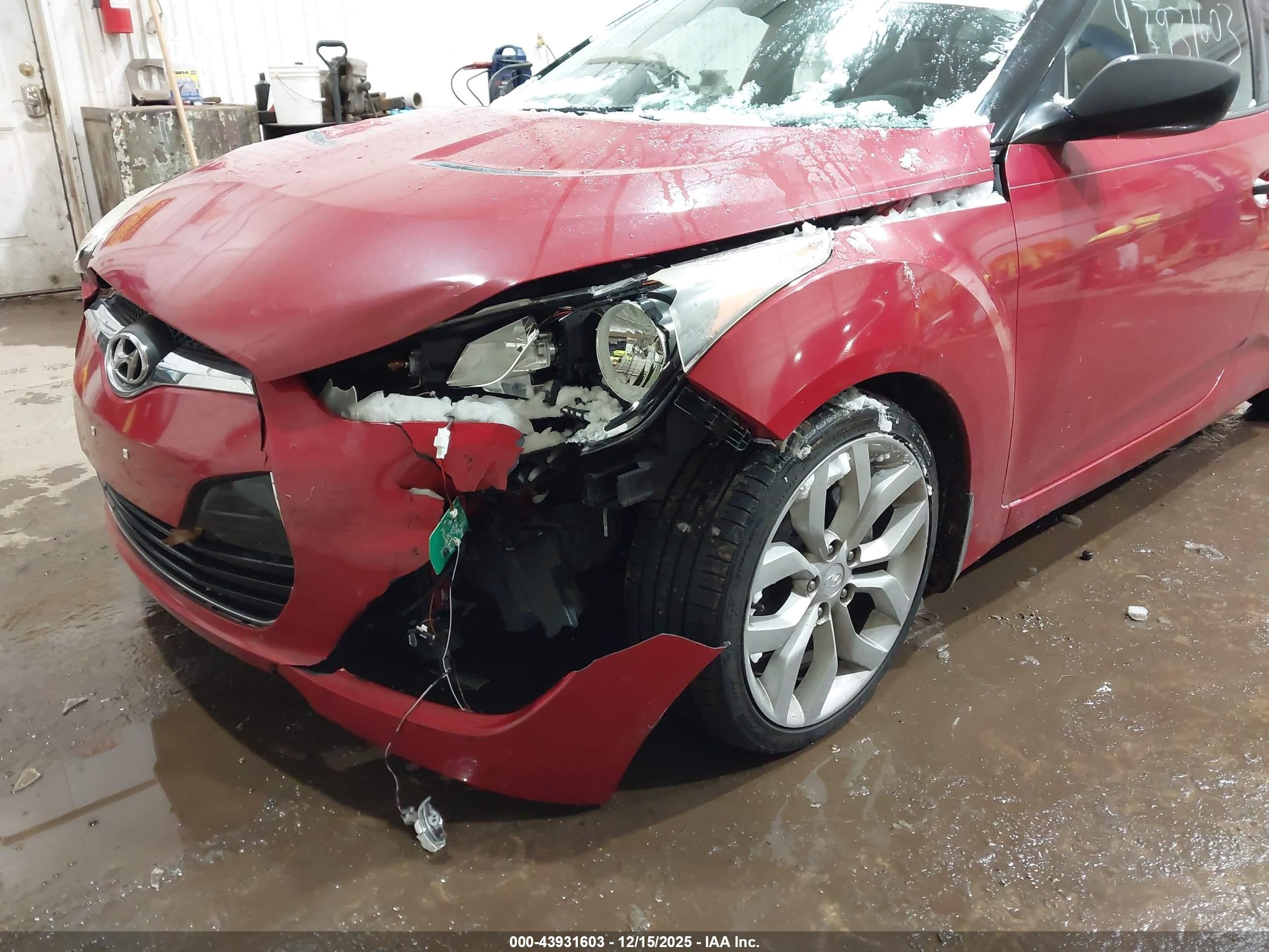 2012 Hyundai Veloster Base W/red/black Red vin: KMHTC6AD7CU035717