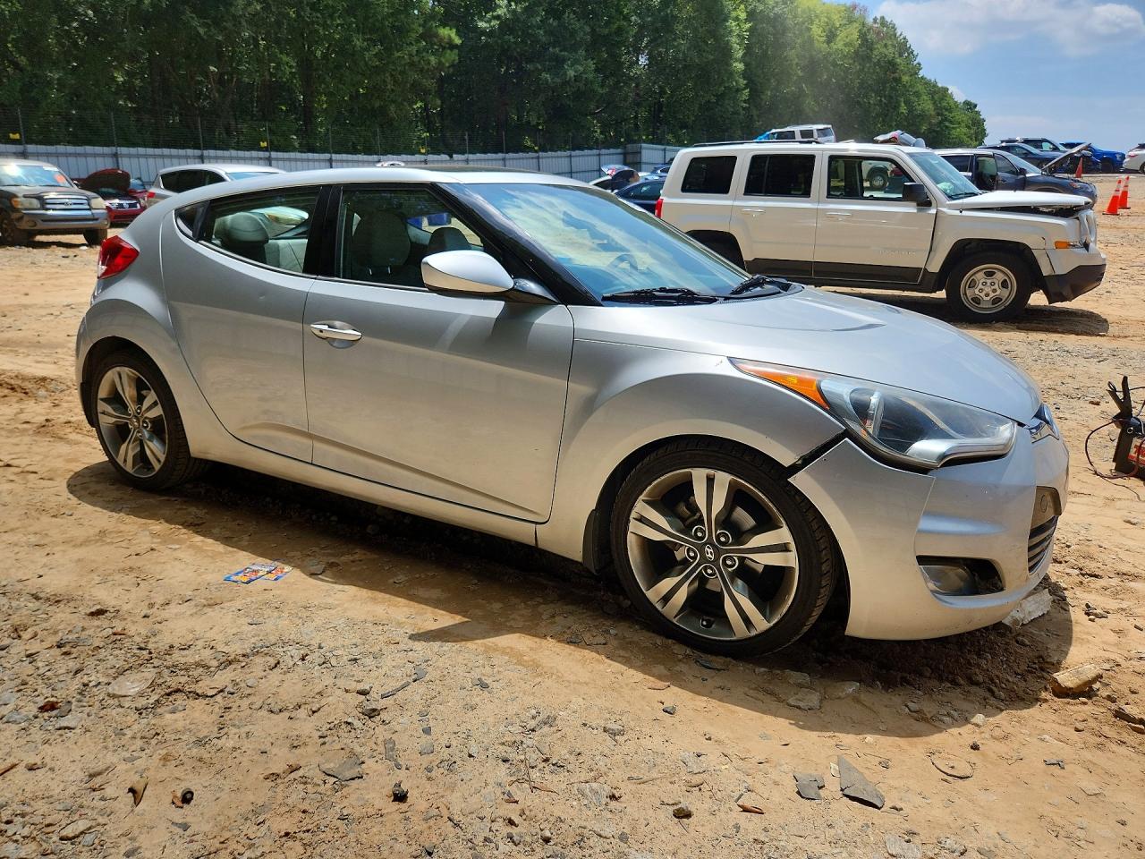 2012 Hyundai Veloster Base Серебряный vin: KMHTC6AD7CU058706