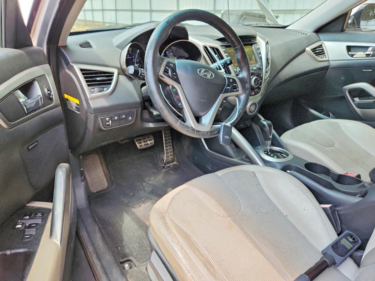 2012 Hyundai Veloster Base Серебряный vin: KMHTC6AD7CU058706