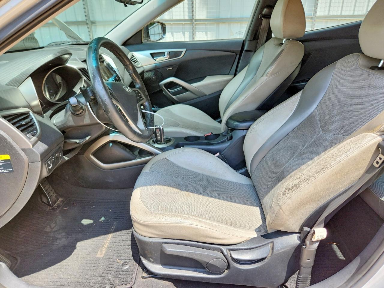 2012 Hyundai Veloster Base Серебряный vin: KMHTC6AD7CU058706