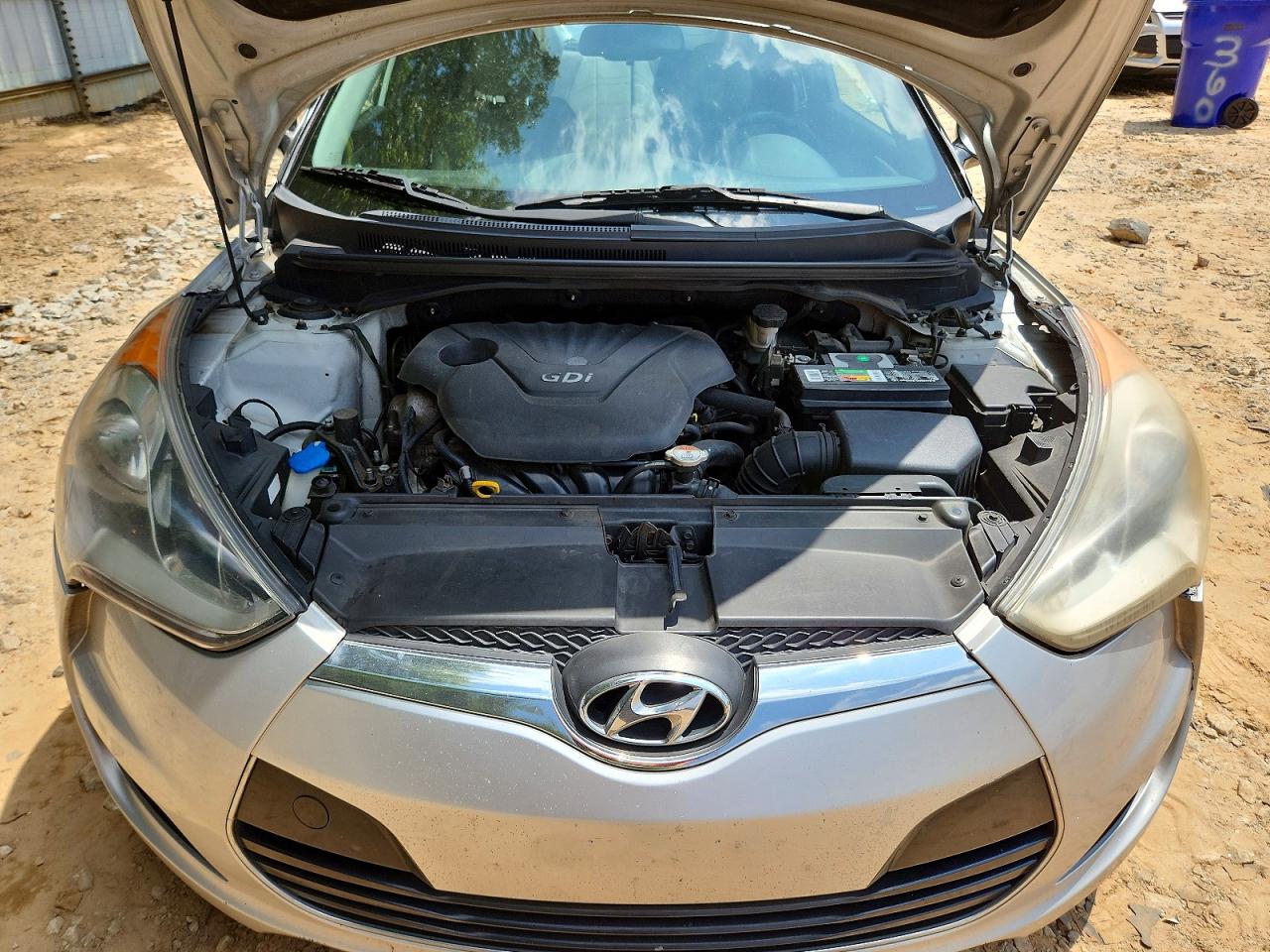 2012 Hyundai Veloster Base Серебряный vin: KMHTC6AD7CU058706