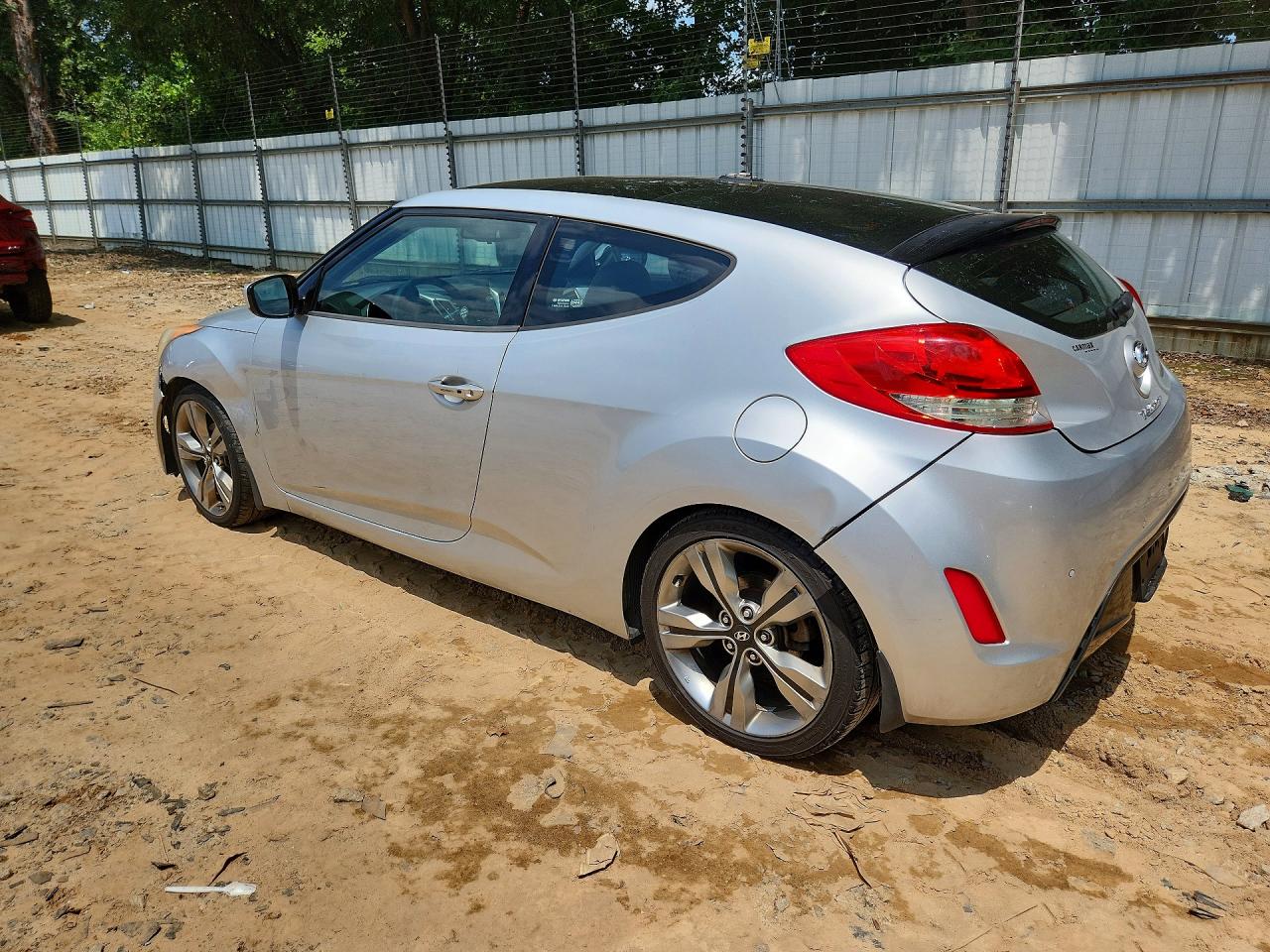 2012 Hyundai Veloster Base Серебряный vin: KMHTC6AD7CU058706